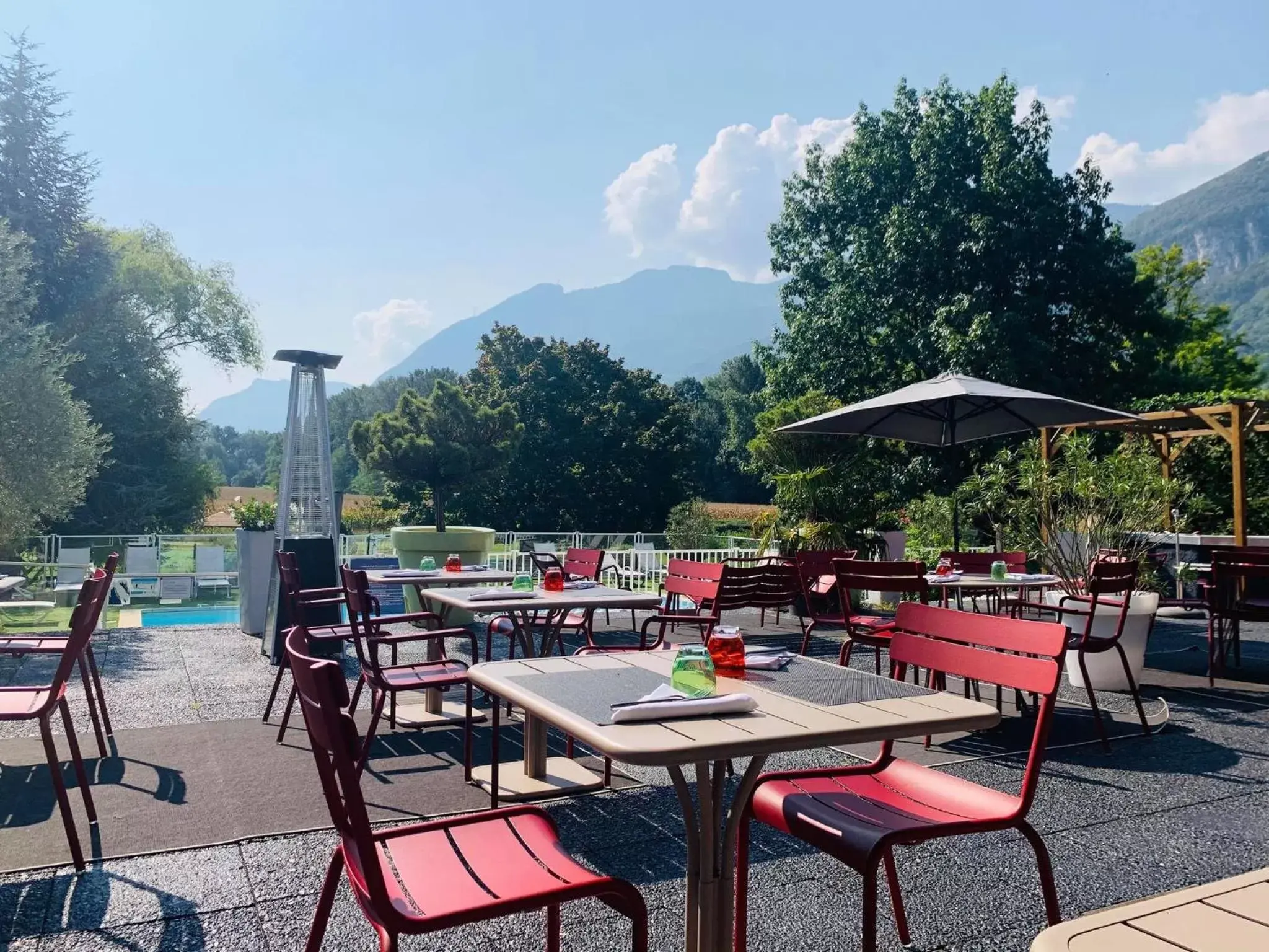 Patio, Restaurant/Places to Eat in Novotel Grenoble Nord Voreppe