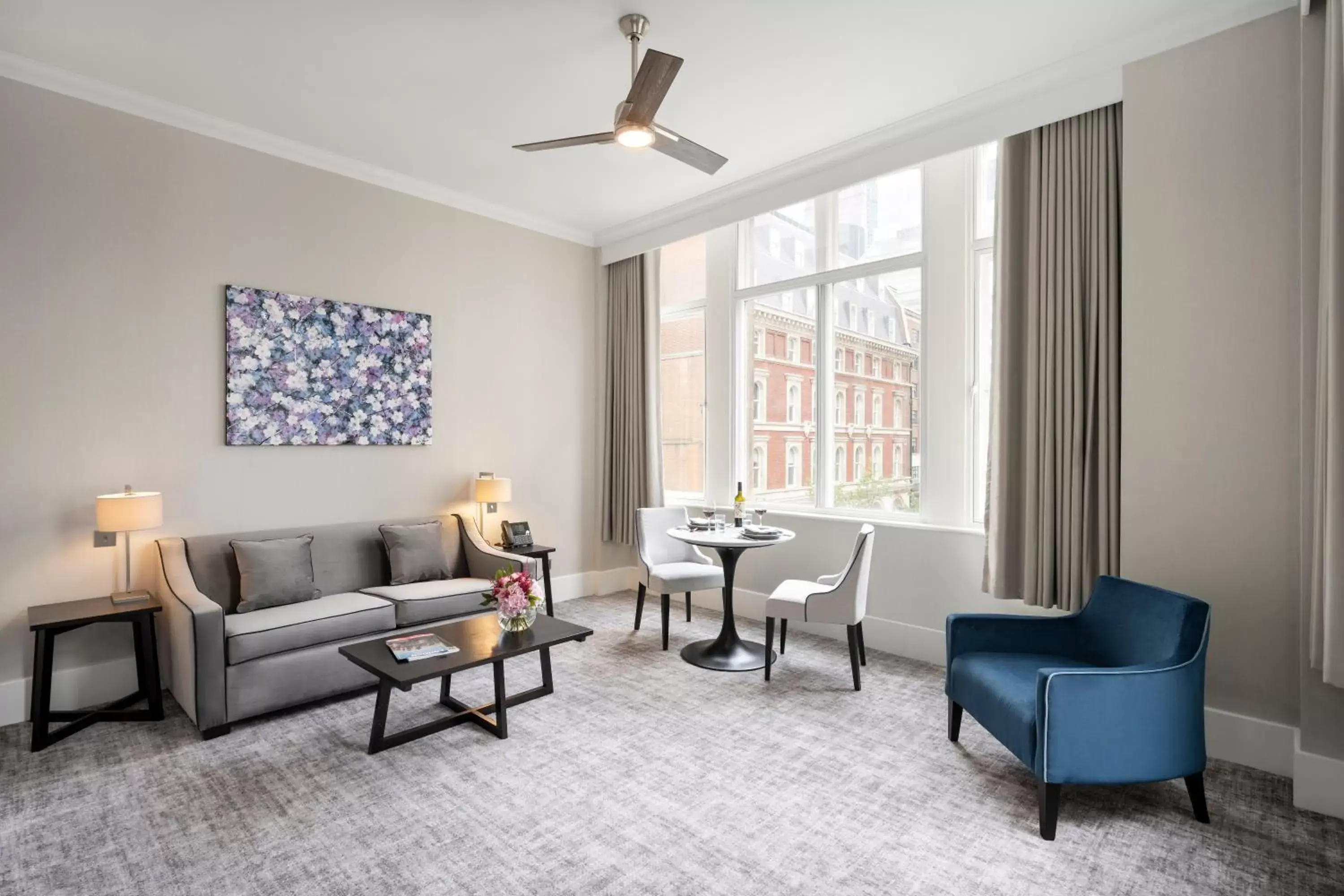 Living room in Tower Residences by Blue Orchid Living room in Tower Residences by Blue Orchid