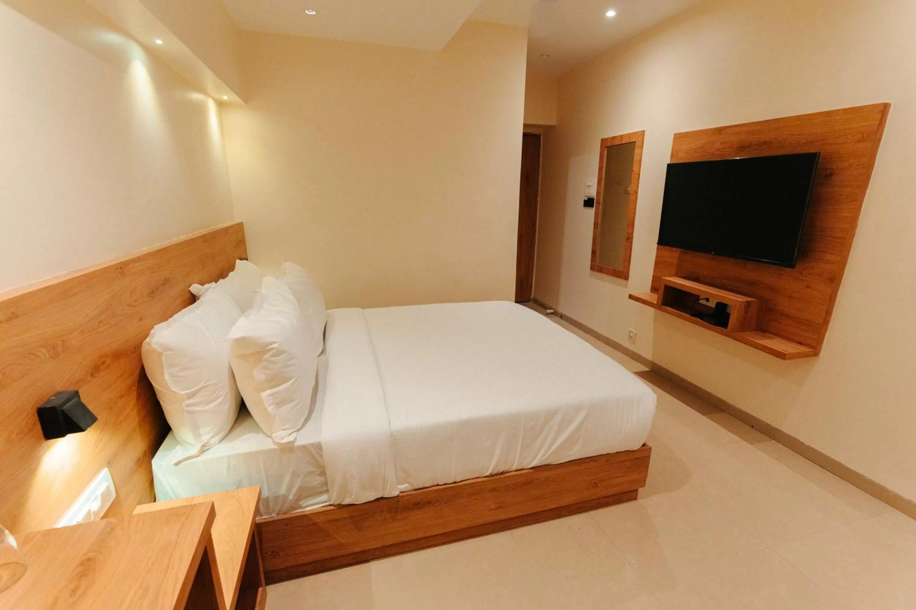 Bed in Arnna Hotel- Goregaon East