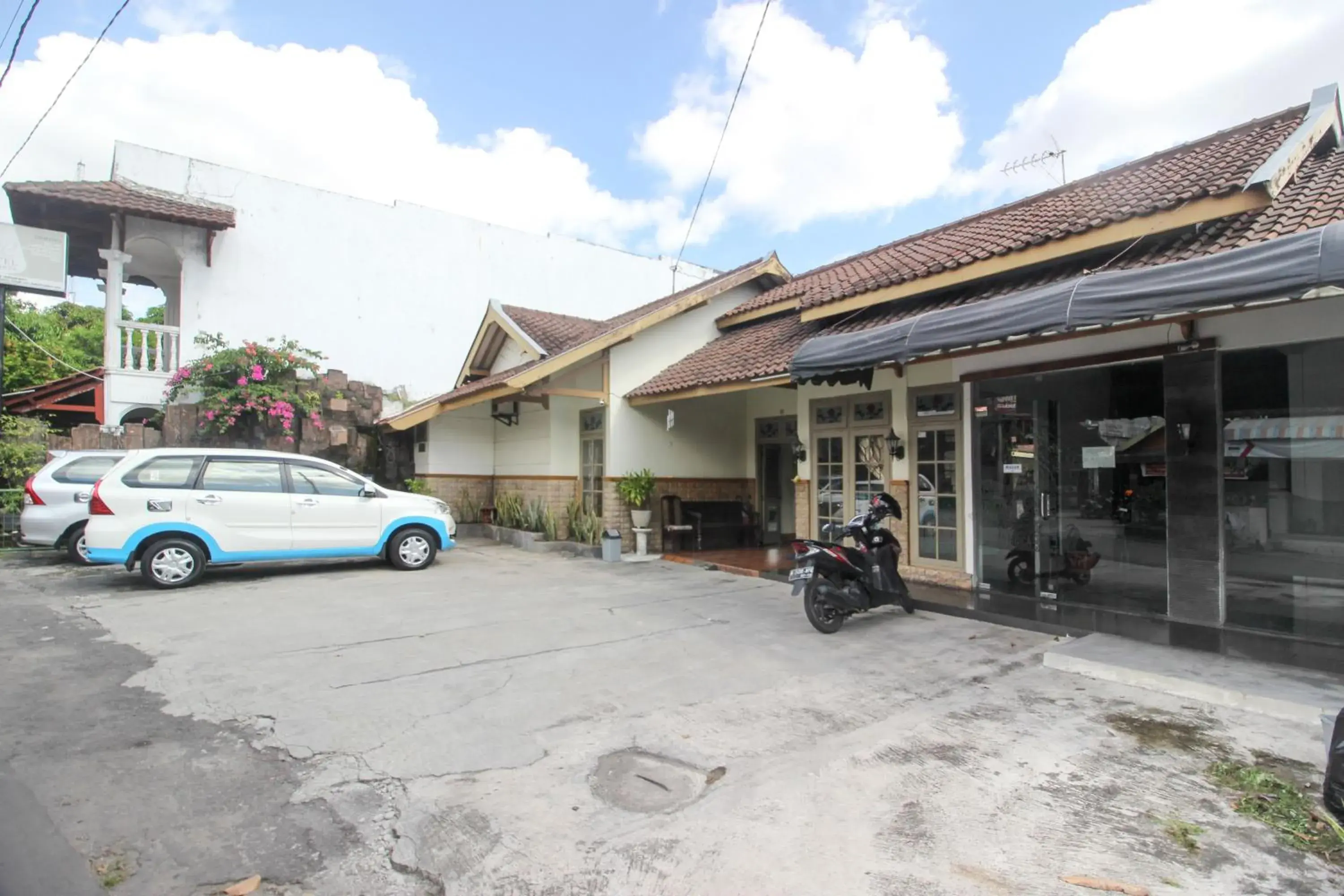 Property building in RedDoorz near RS Sarjito Yogyakarta 2