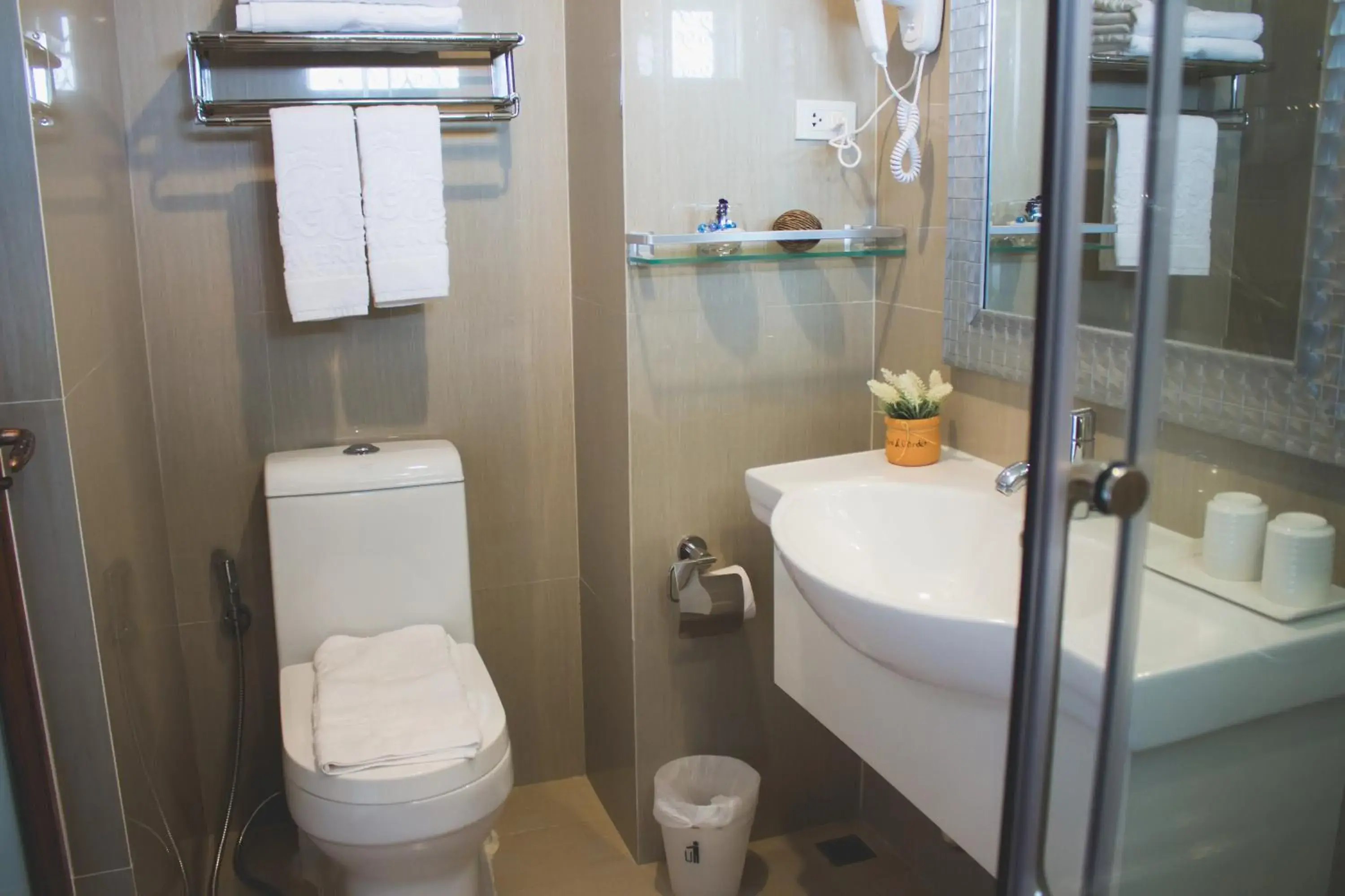 Toilet, Bathroom in Maverick Ratchada Hotel