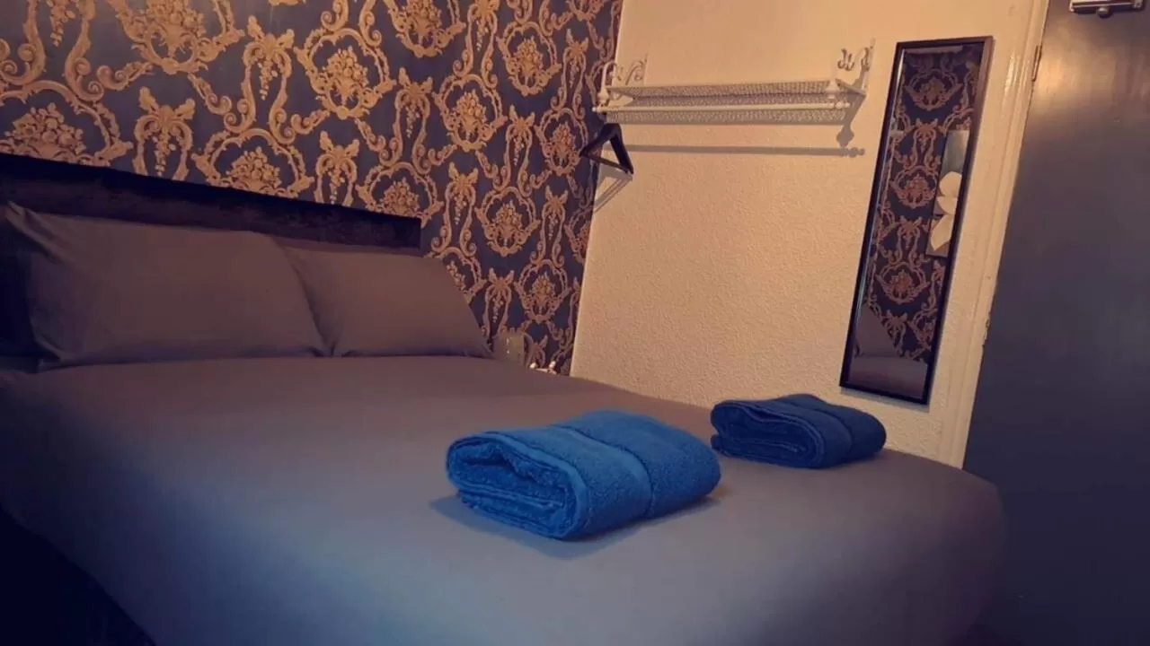 Bedroom, Bed in Urban Inn