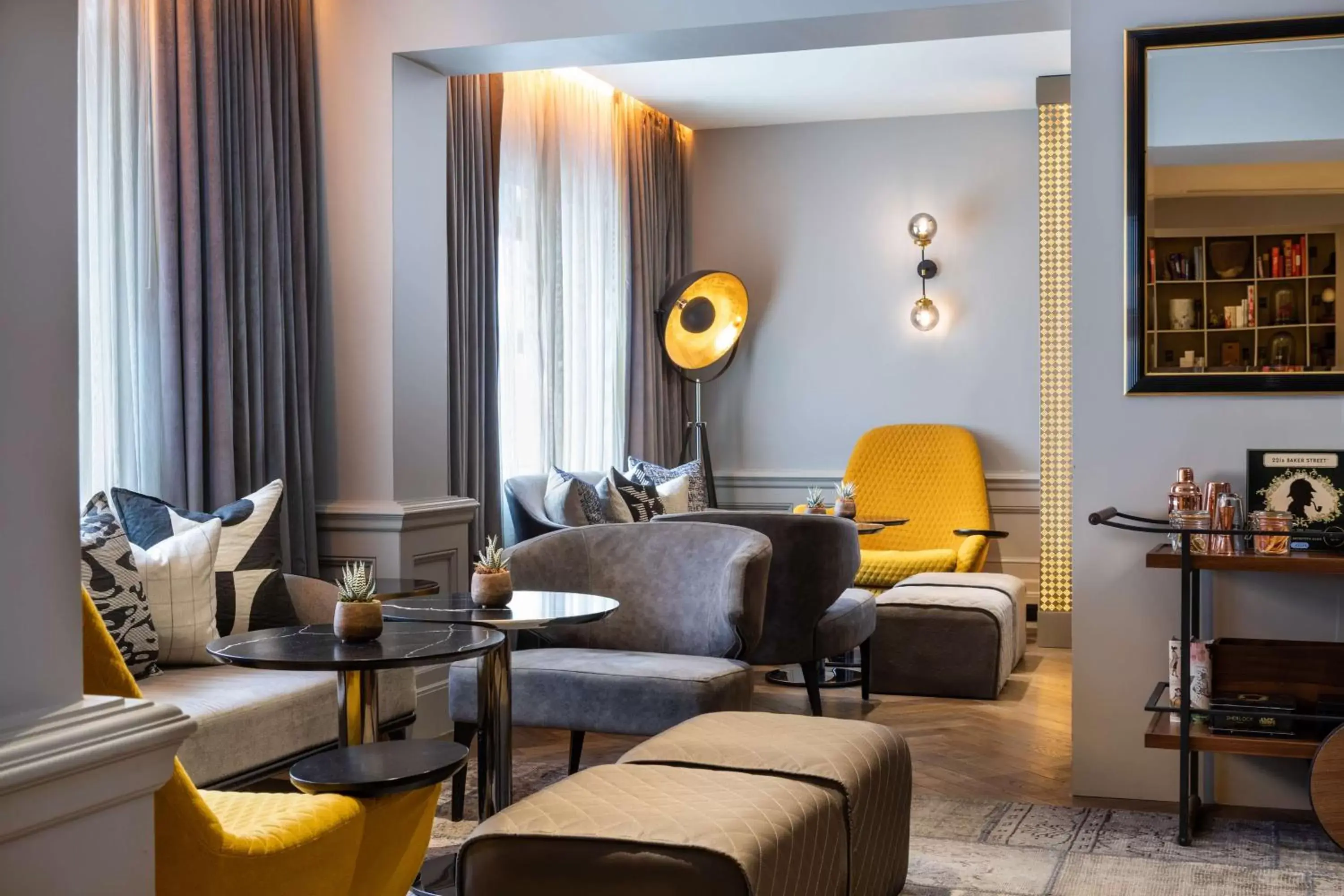 Lounge or bar, Seating Area in Holmes Hotel London
