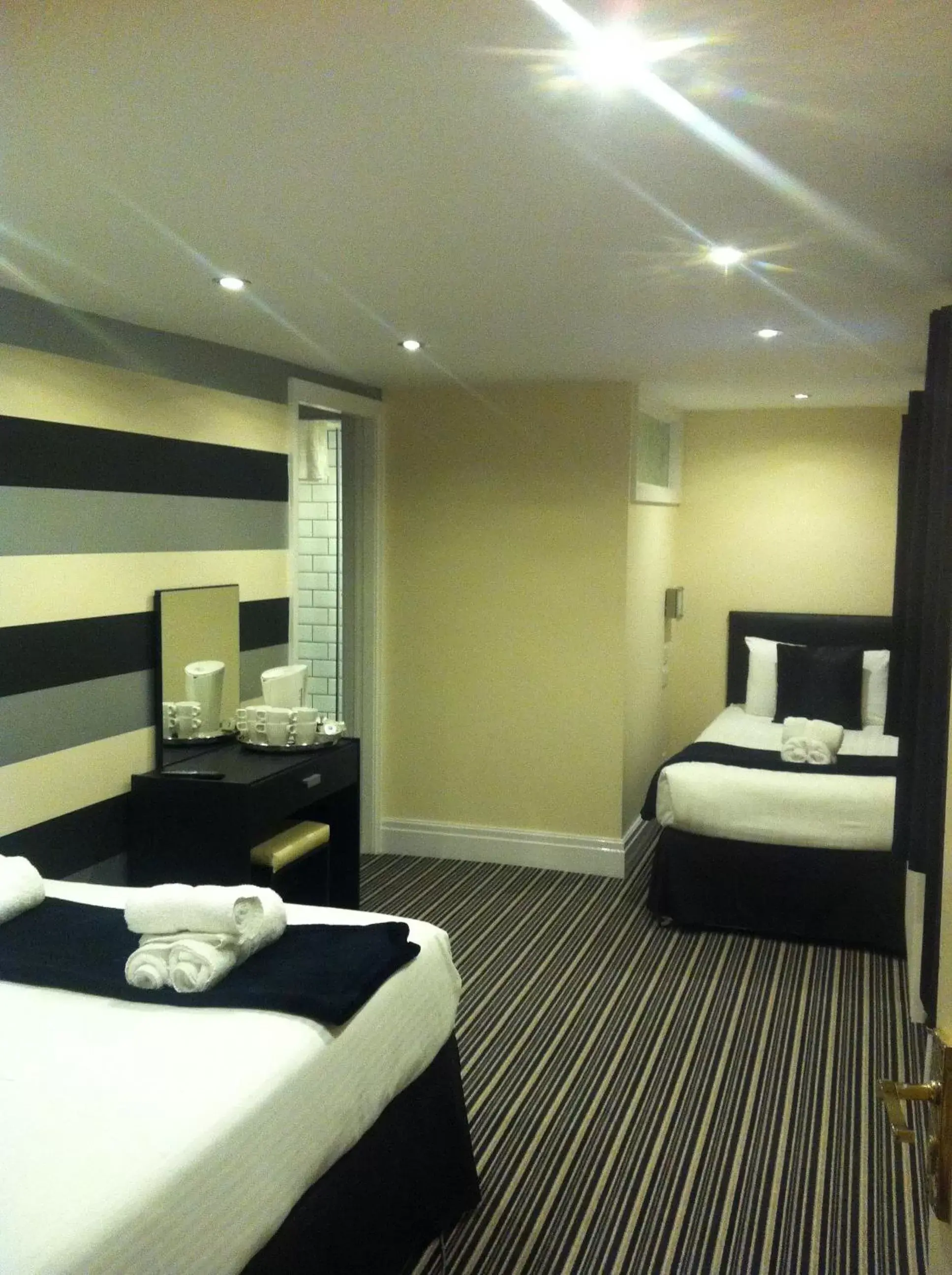 Photo of the whole room, Bed in Happy Return Hotel