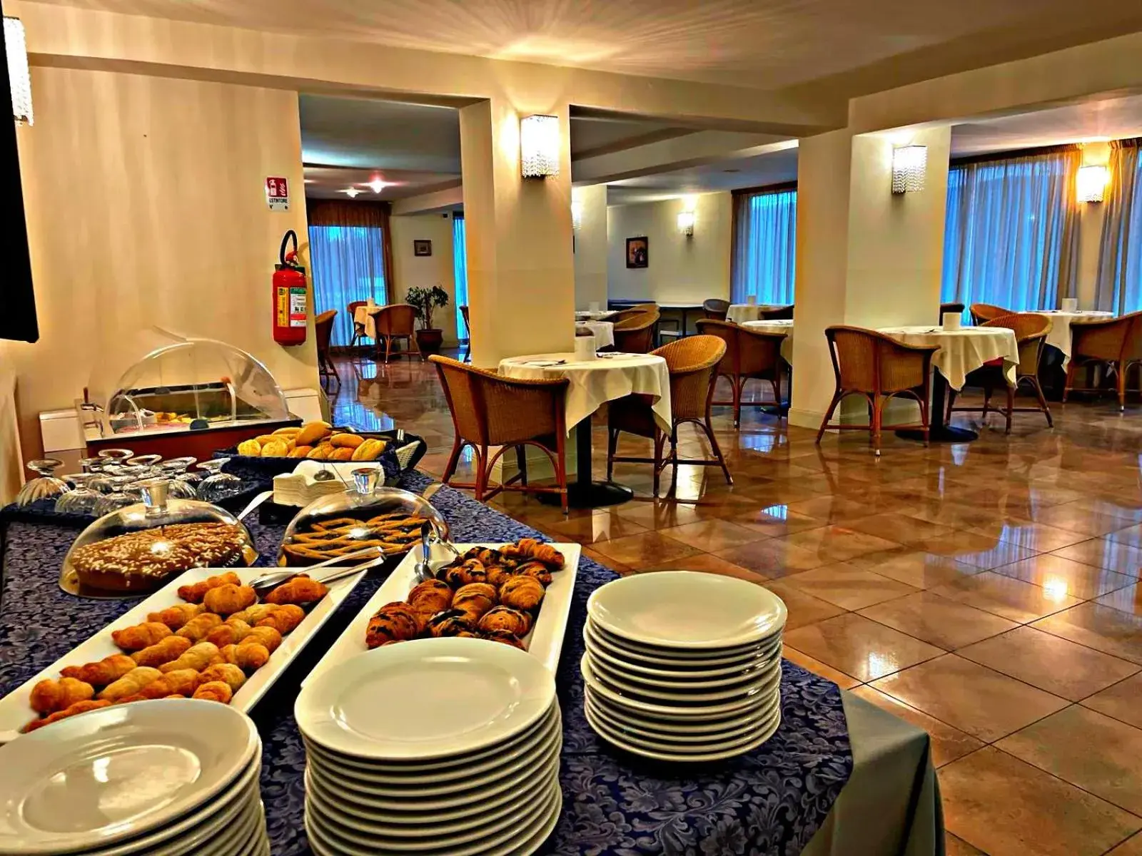 Restaurant/Places to Eat in Hotel Ambra