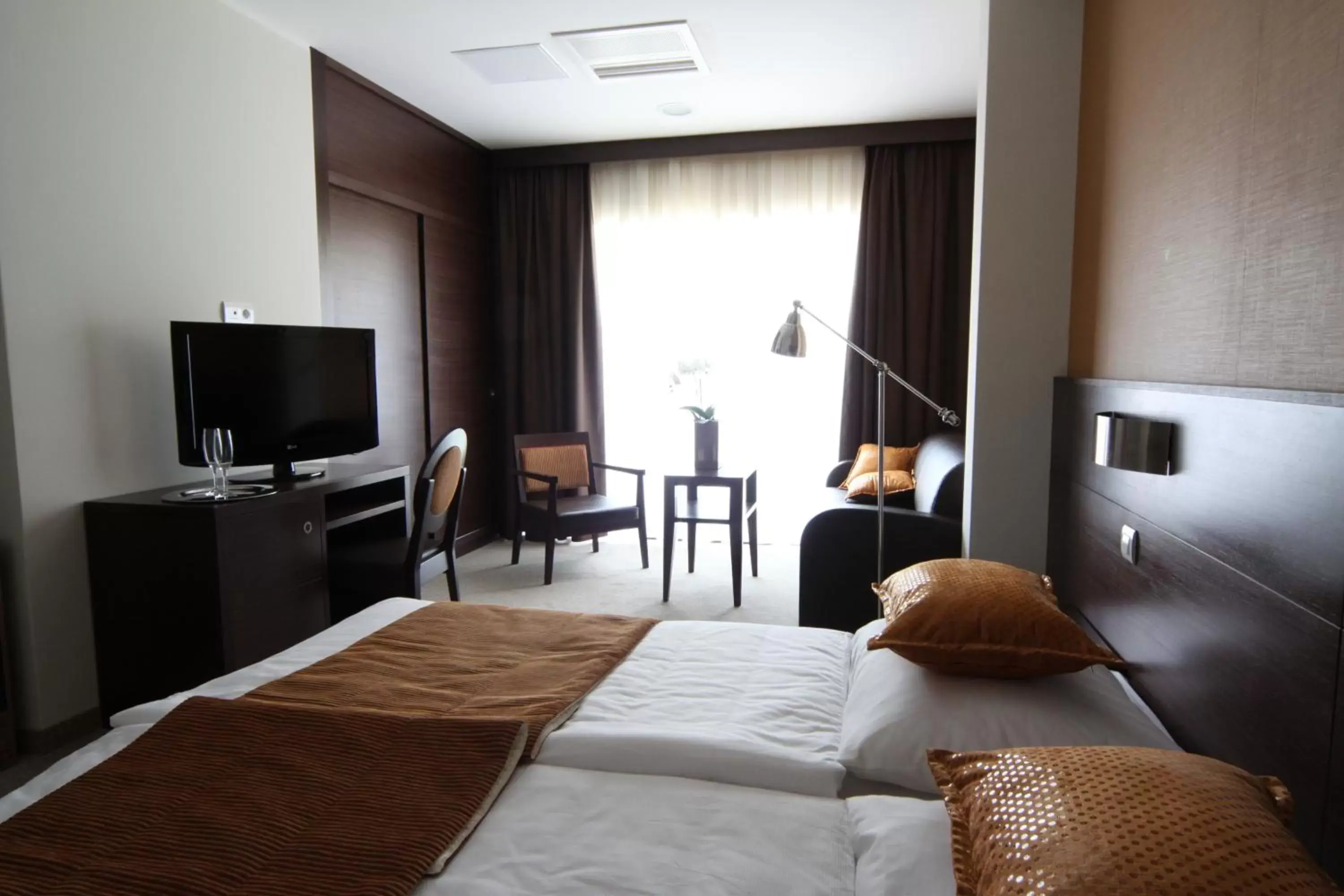 Bed, TV/Entertainment Center in Hotel Mangart