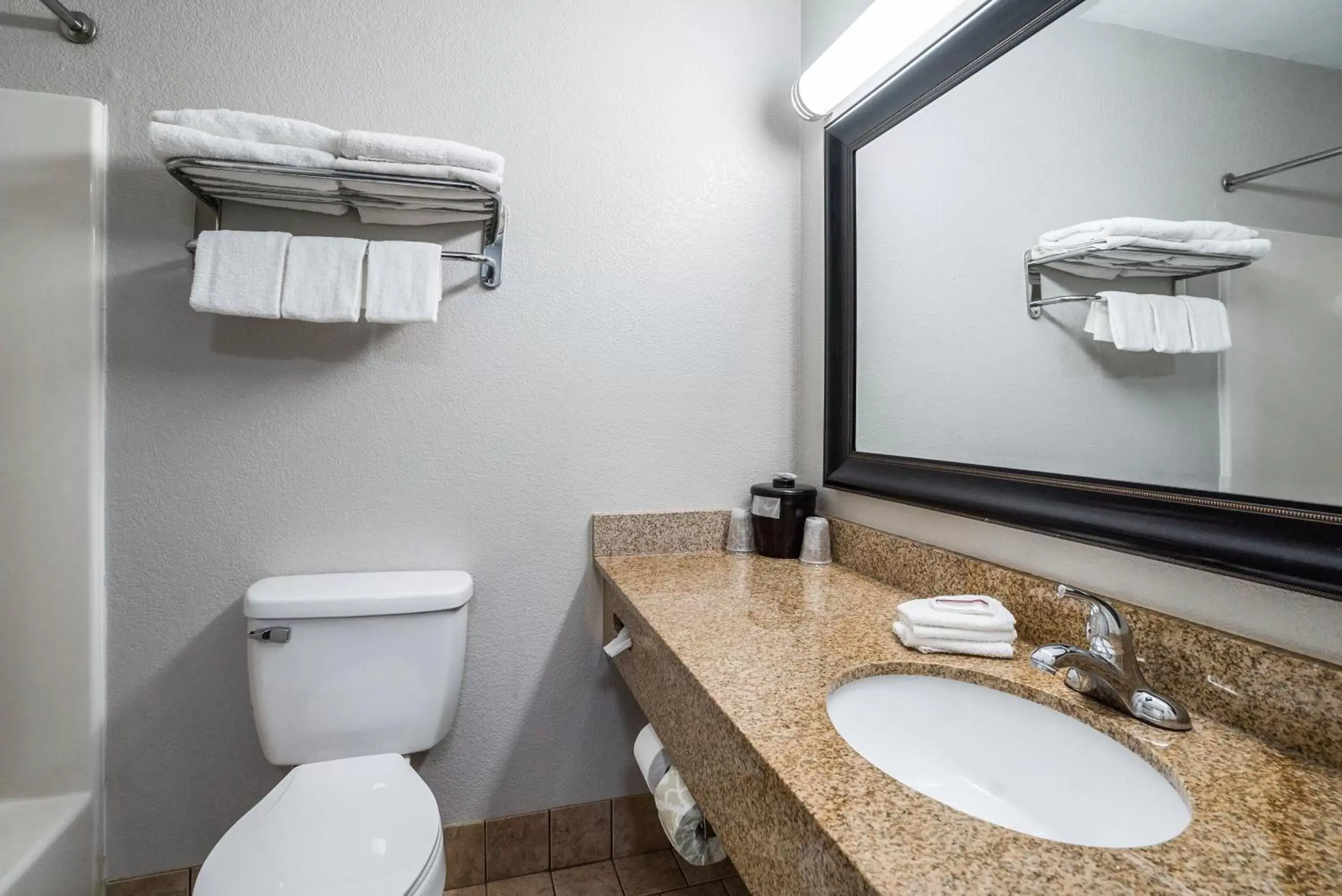 Bathroom in Red Roof Inn Spartanburg