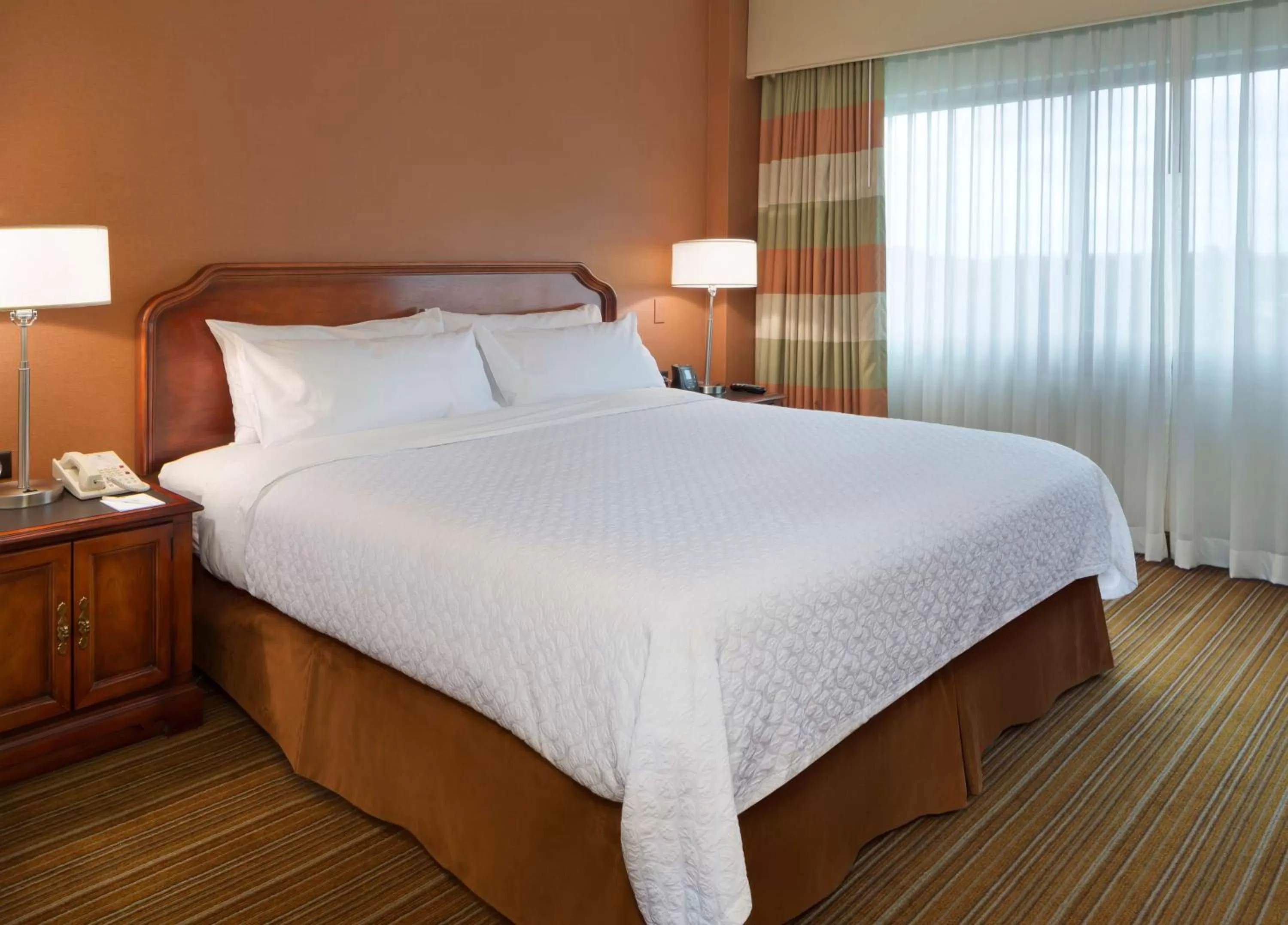 Bed in Embassy Suites Parsippany