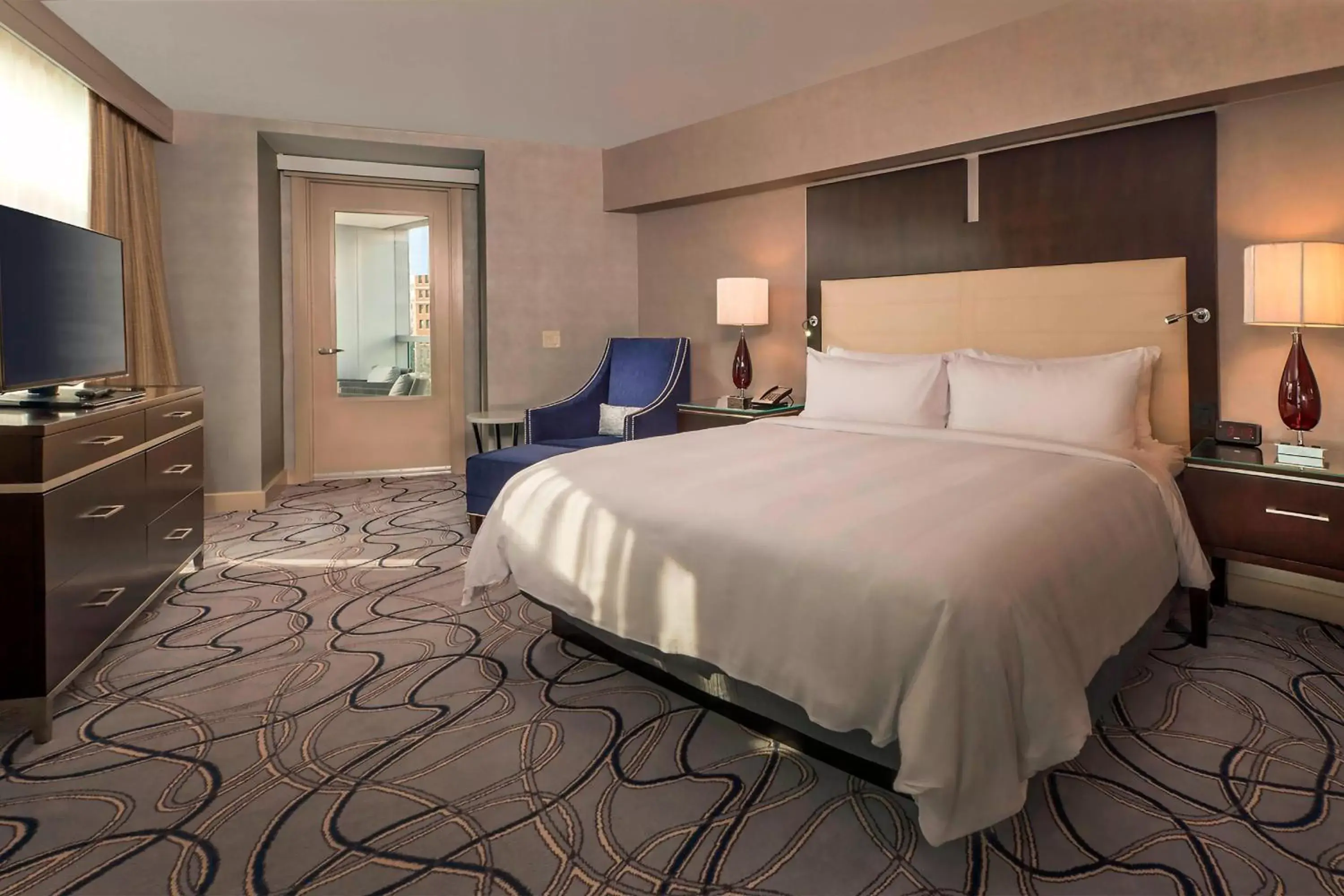 Bedroom, Bed in Marriott Marquis Washington, DC