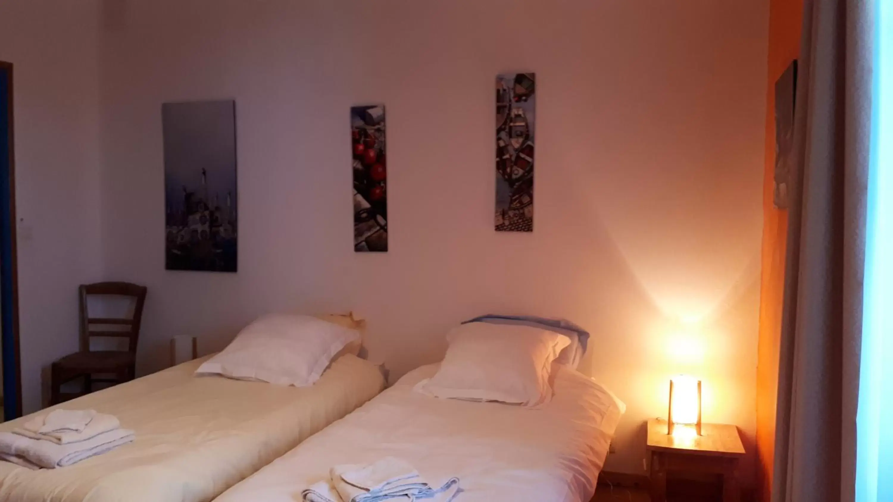 Bed in Les Hortensias - Chambres d'Hôtes
