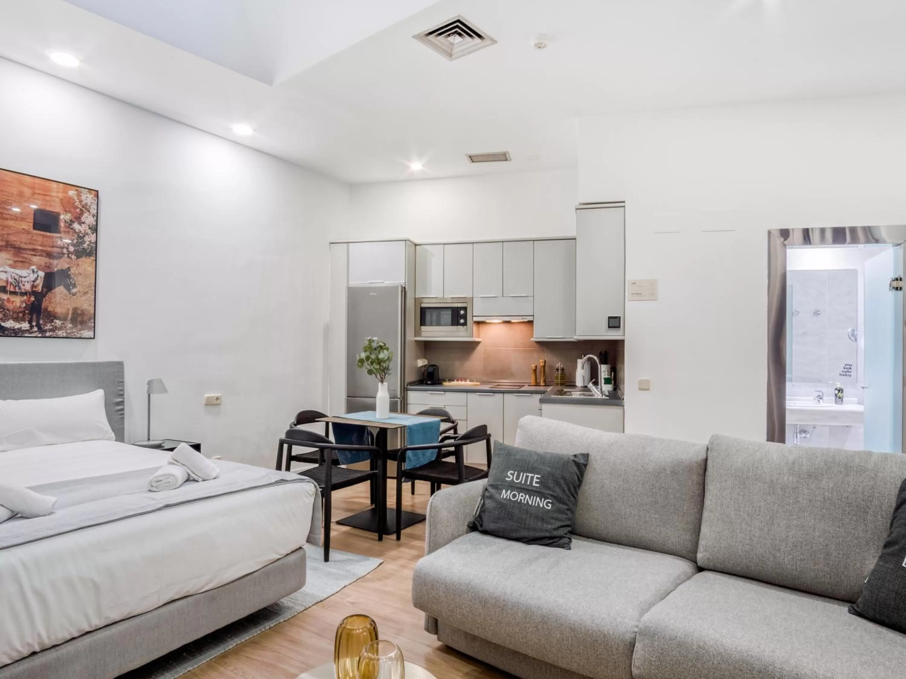 Photo of the whole room, Bed in Limehome Madrid Calle de Don Ramón de la Cruz