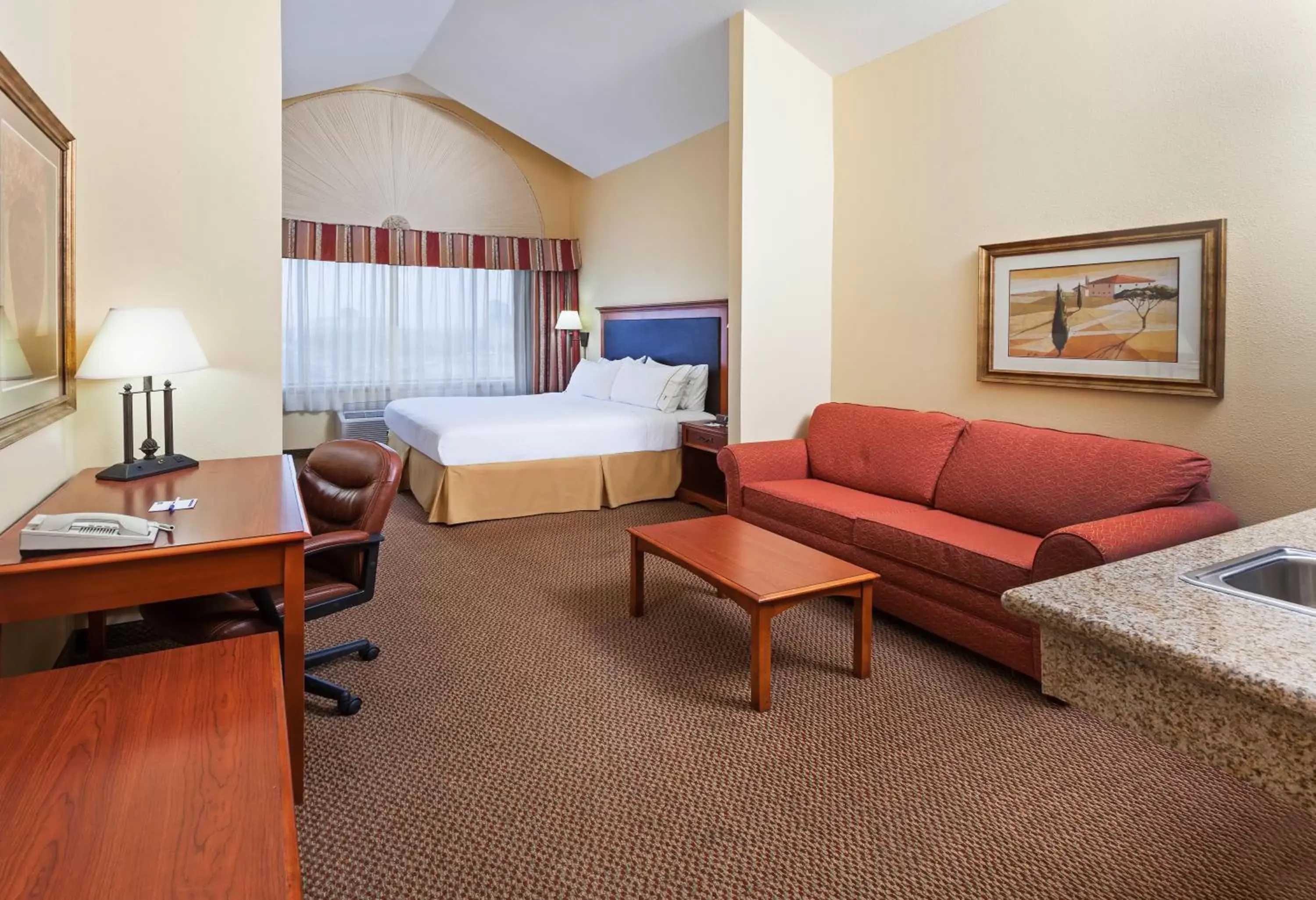 Photo of the whole room, Seating Area in Holiday Inn Express & Suites - Laredo-Event Center Area, an IHG Hotel