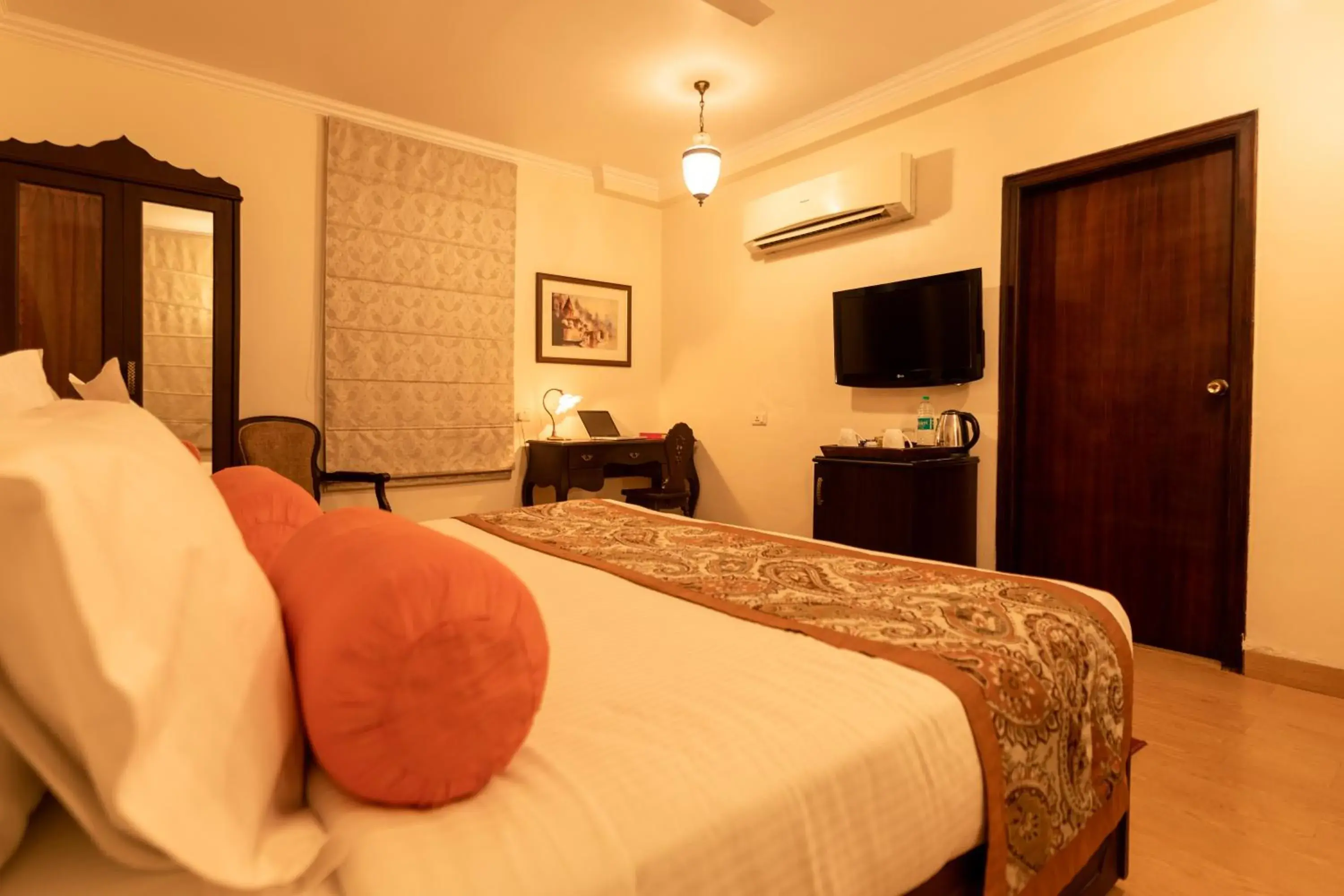 Bedroom, Bed in Suryauday Haveli - An Amritara Resort