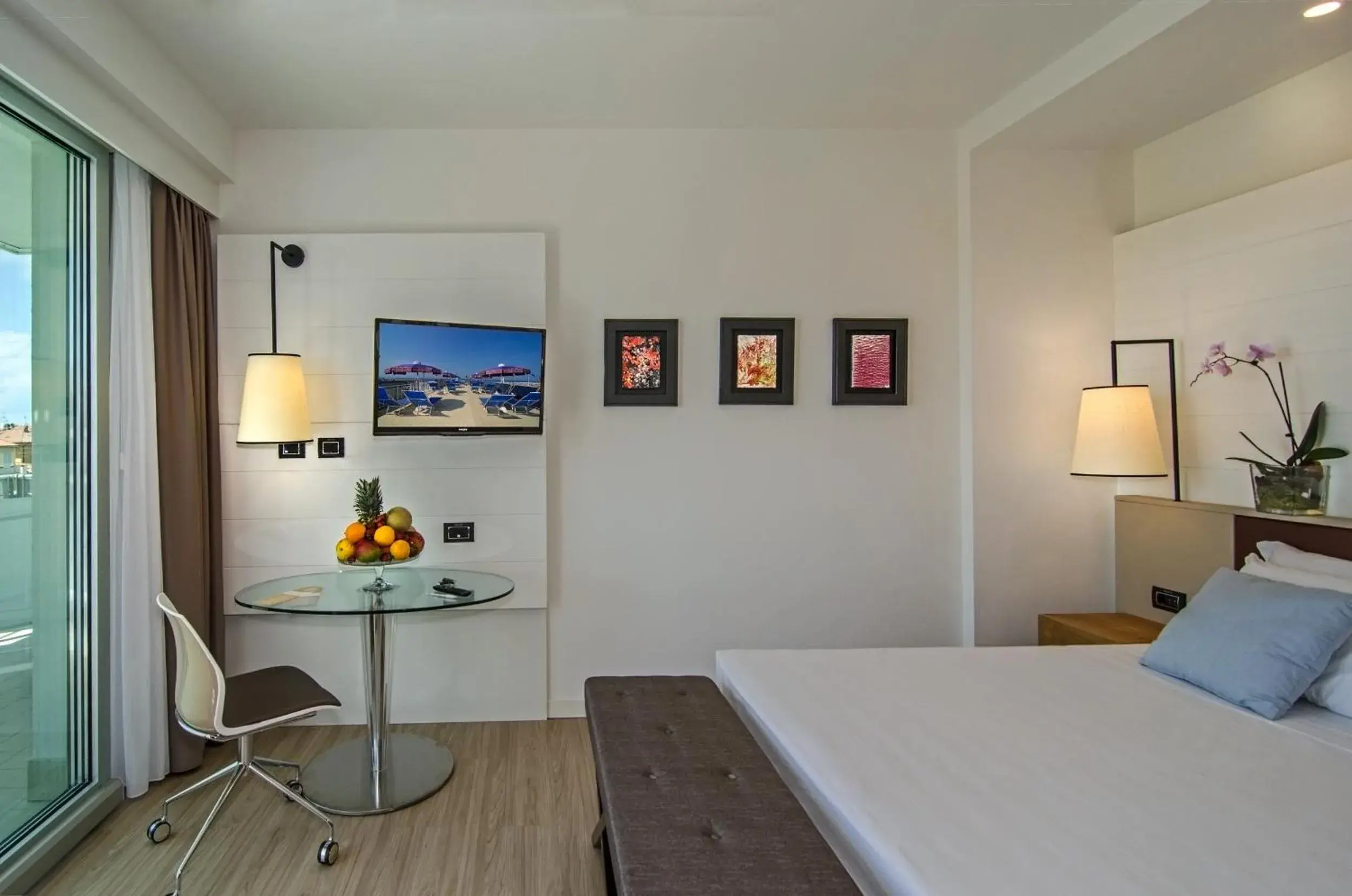 TV and multimedia, Bed in Hotel Viareggio