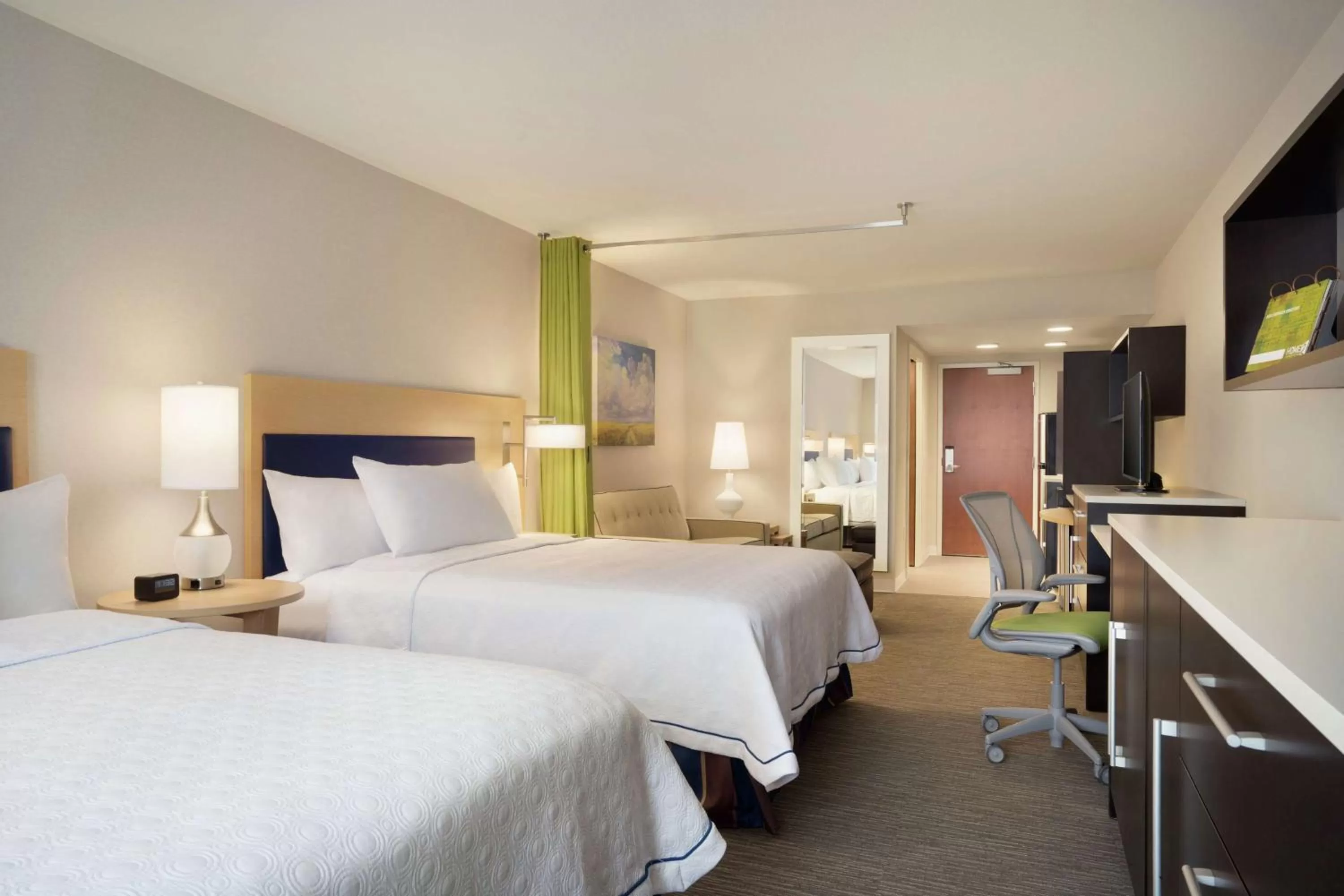 Bedroom, Bed in Home2 Suites By Hilton Leavenworth Downtown