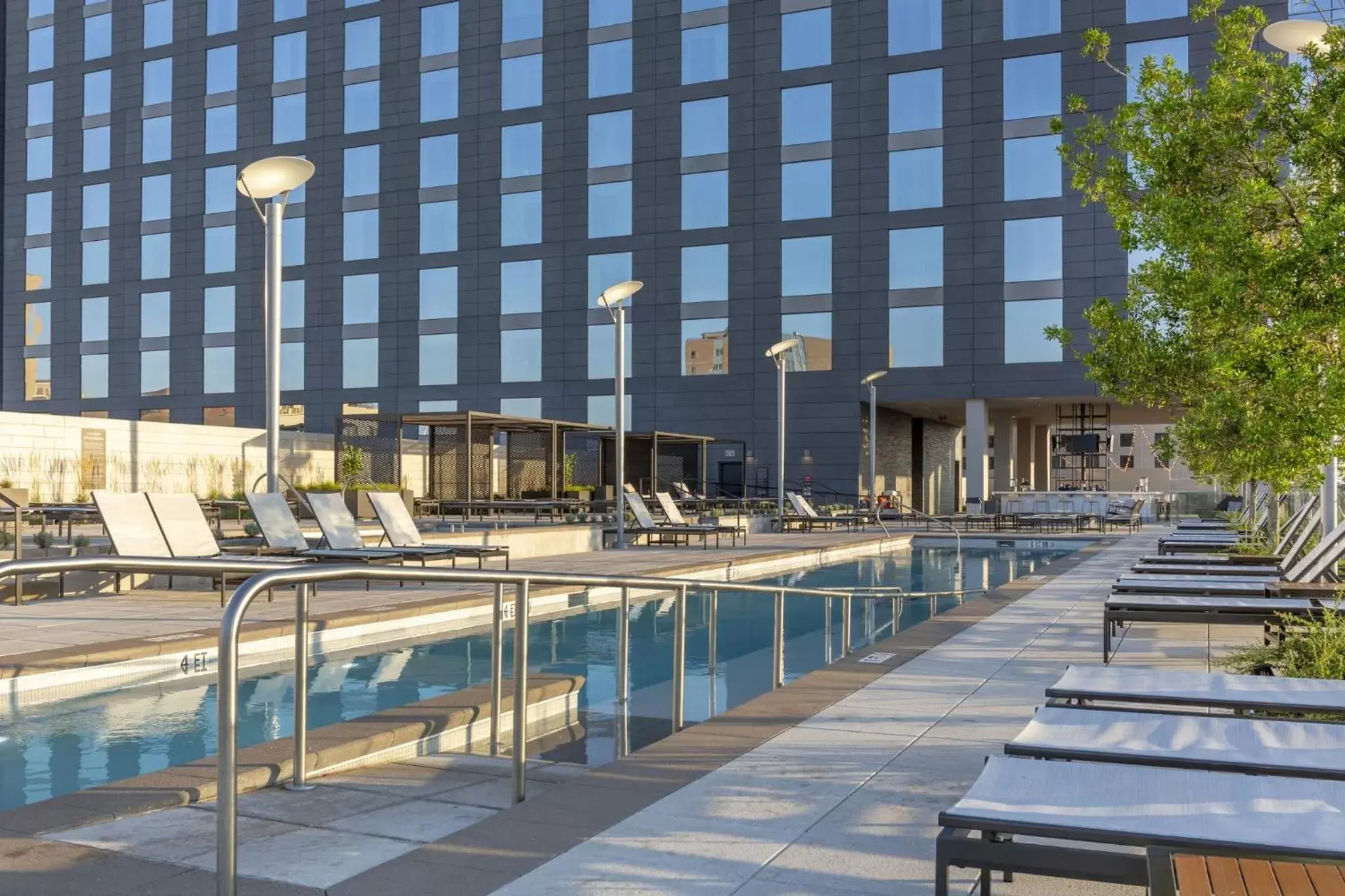 Swimming Pool in Omni Louisville Hotel