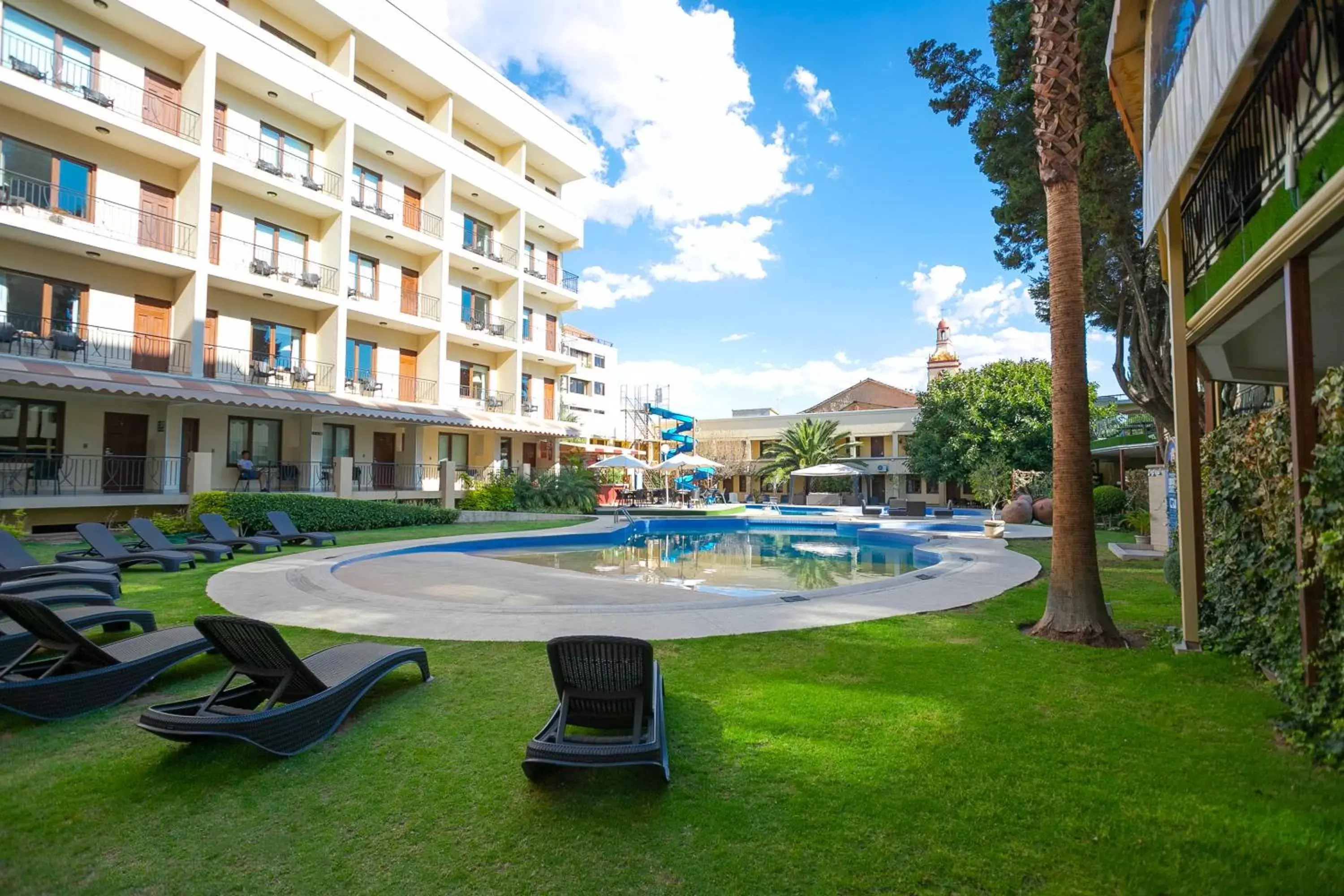 Garden, Swimming Pool in Gran Hotel Cochabamba