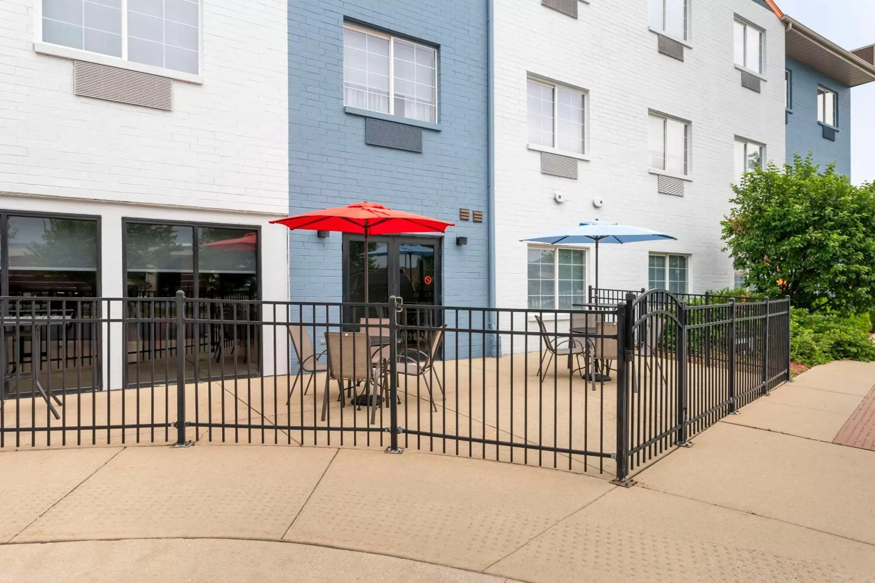 Property building in Comfort Suites Property building in Comfort Suites