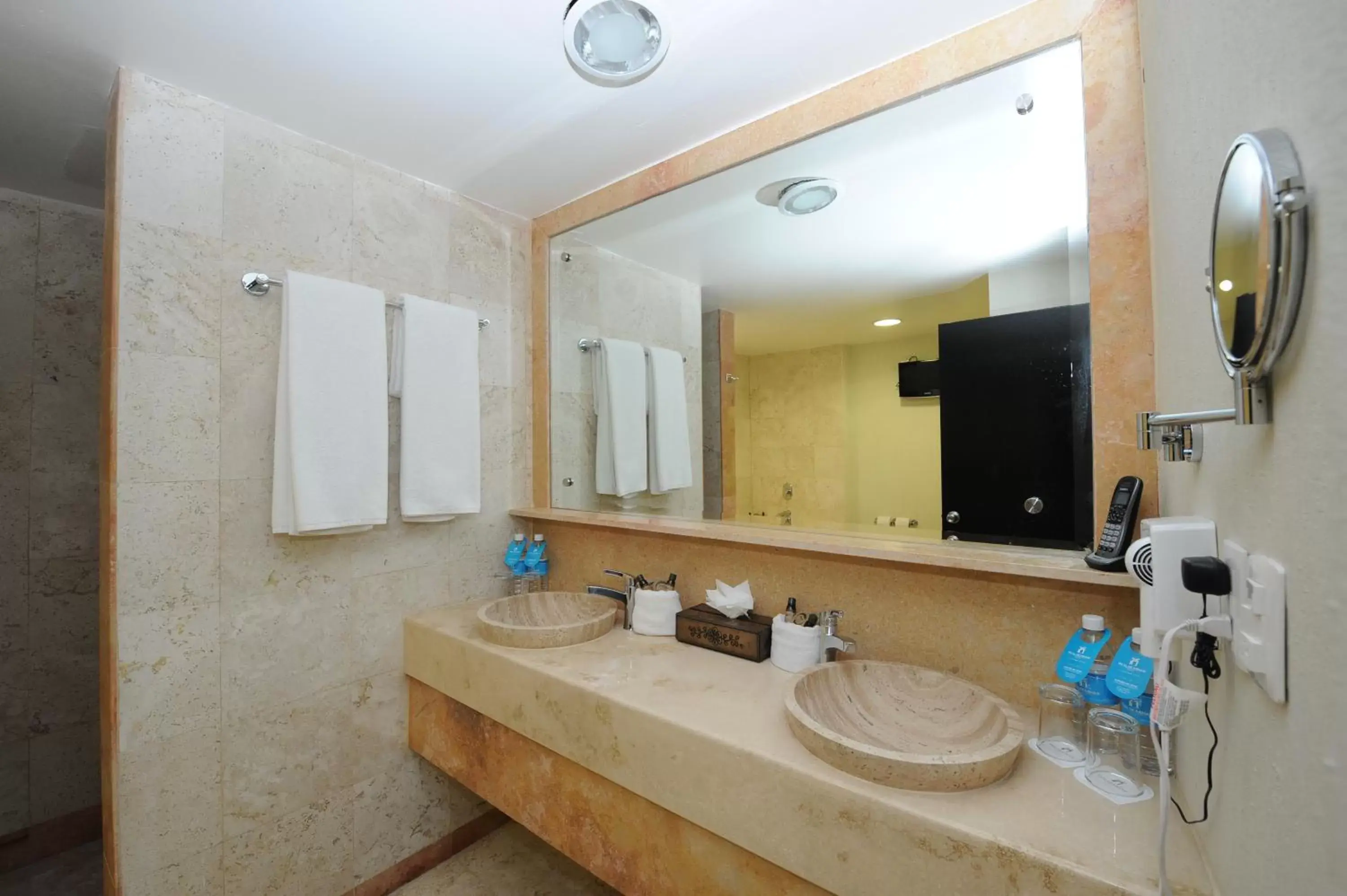 Bathroom in Real de Minas Poliforum