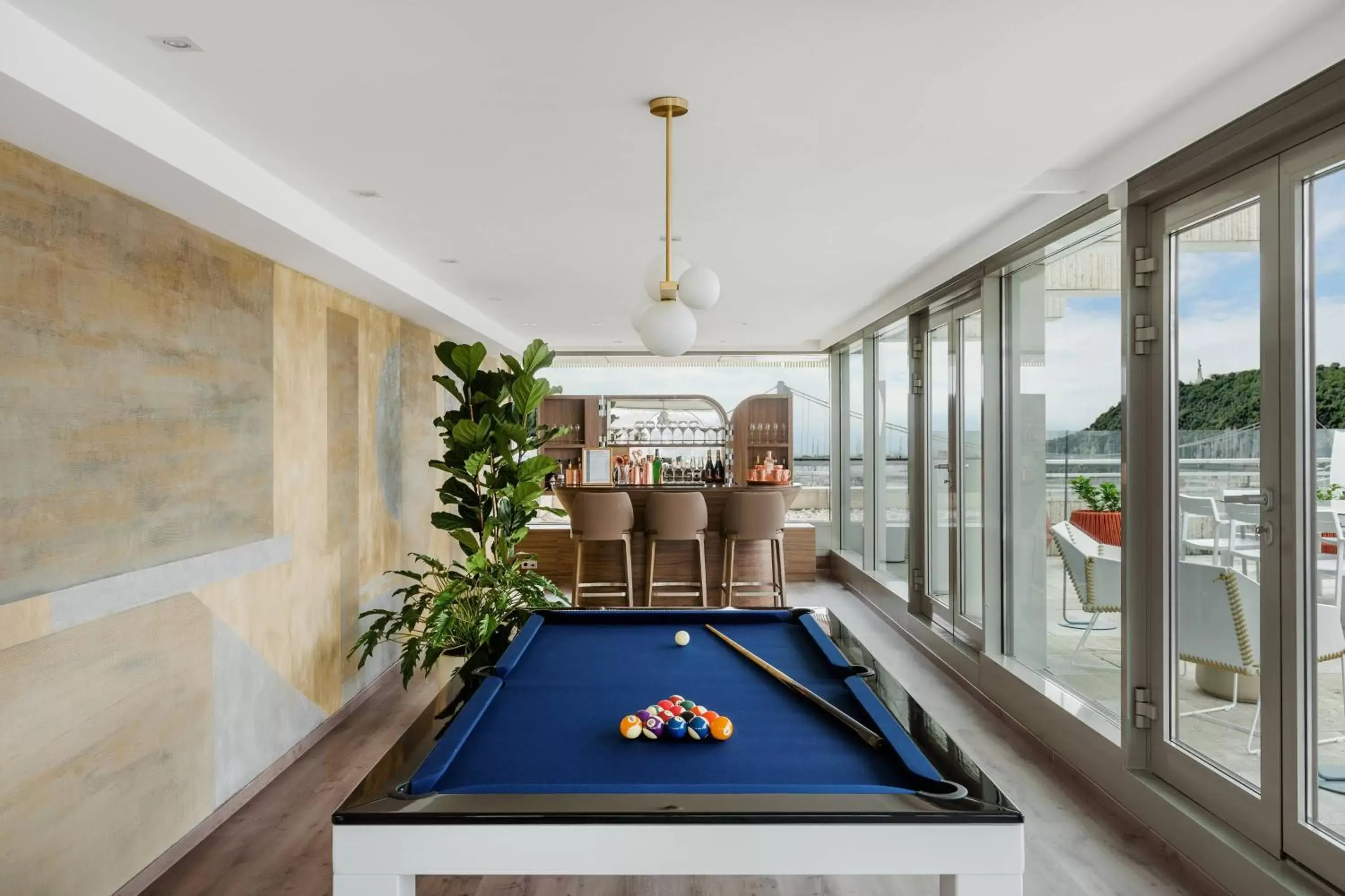 Bedroom, Billiards in Budapest Marriott Hotel