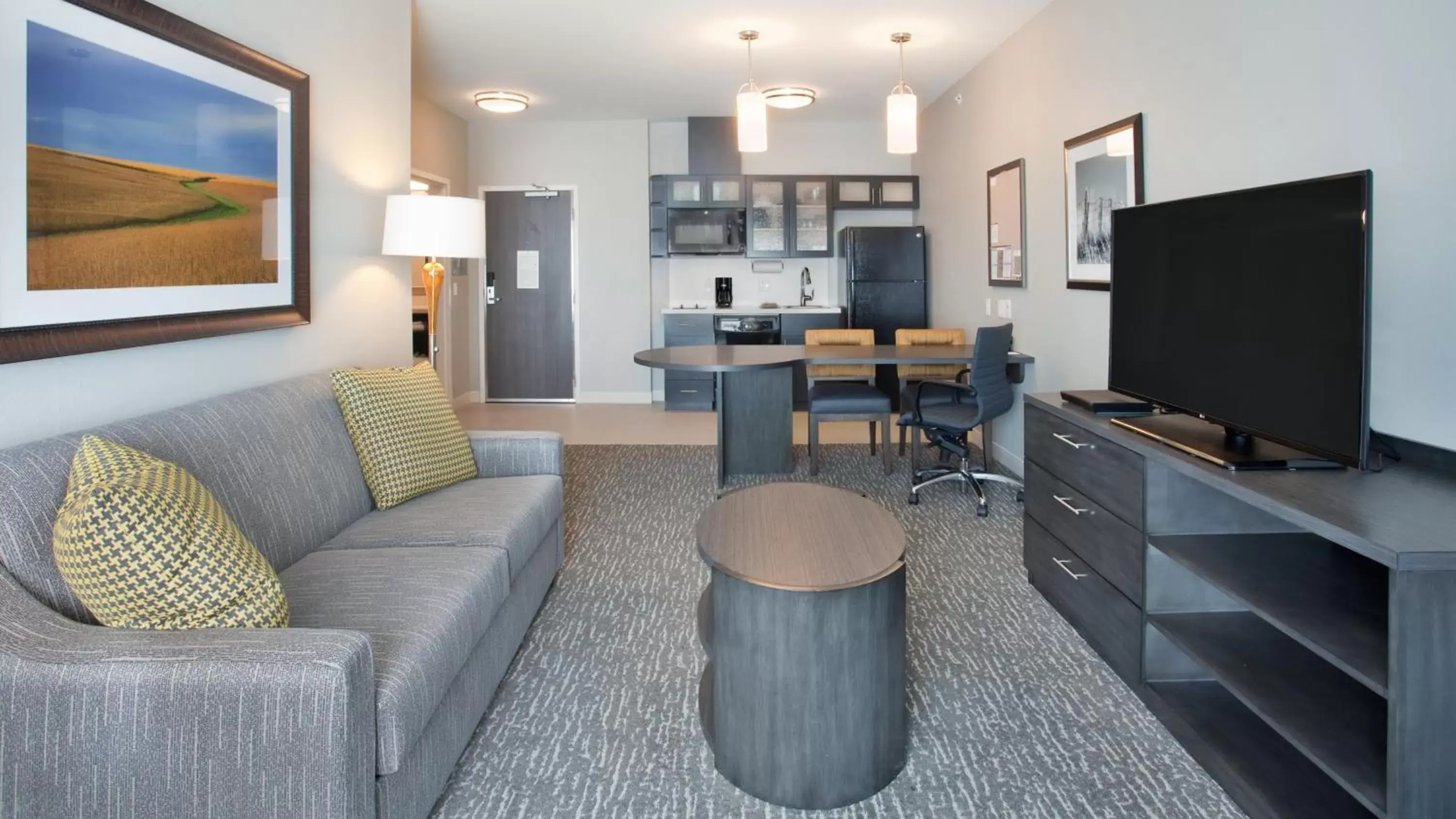 Photo of the whole room, Seating Area in Candlewood Suites Grand Island, an IHG Hotel