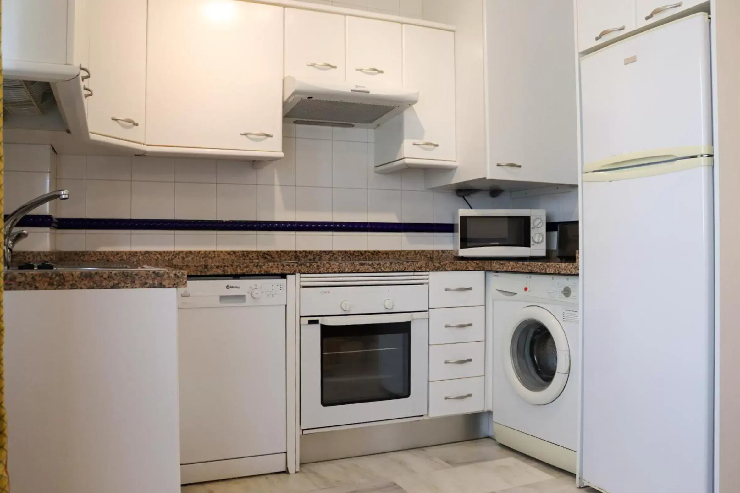 Kitchen or kitchenette, Kitchen/Kitchenette in Ramada Hotel & Suites by Wyndham Costa del Sol