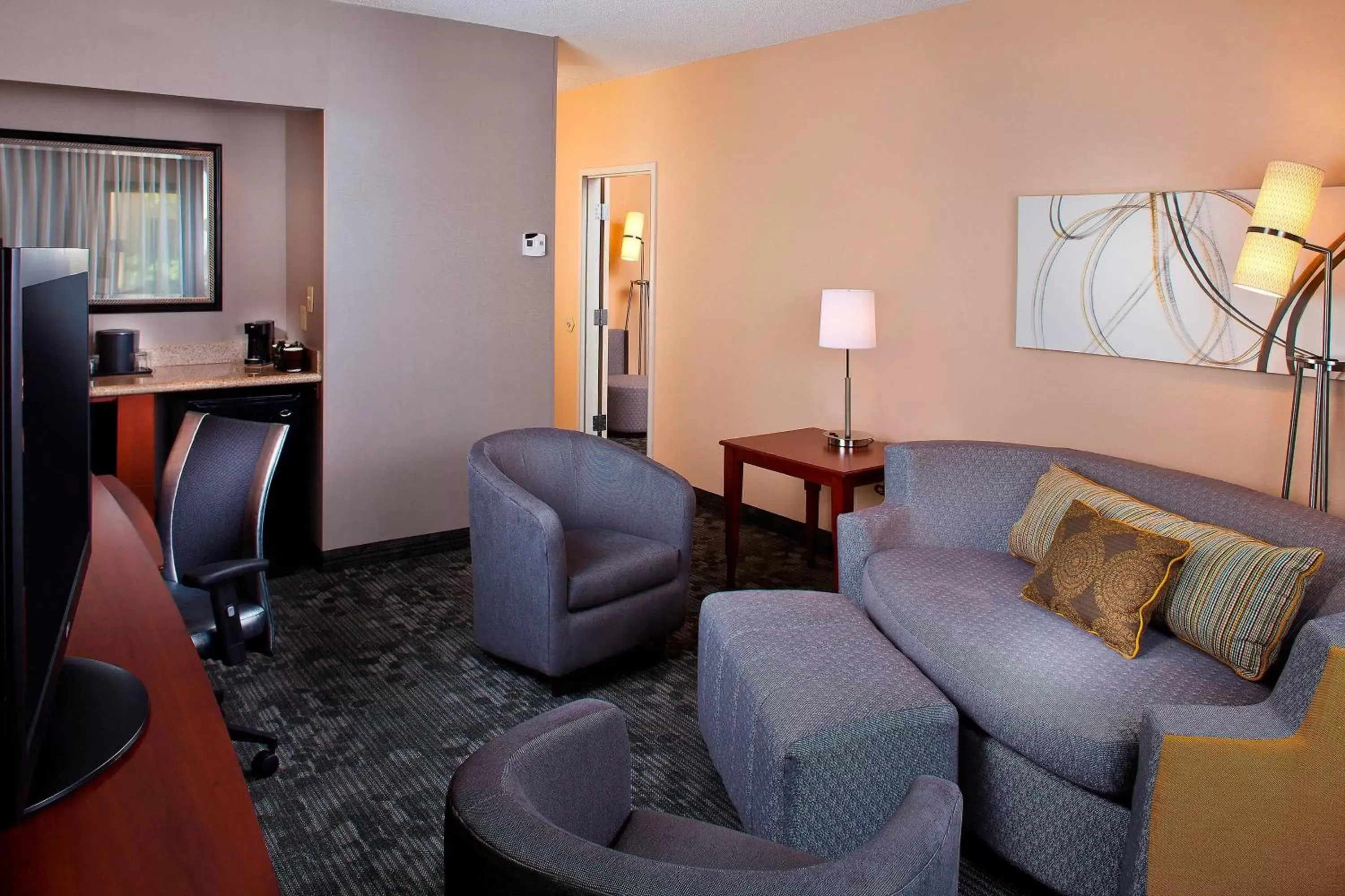 Living room, Seating Area in Courtyard by Marriott Charlottesville