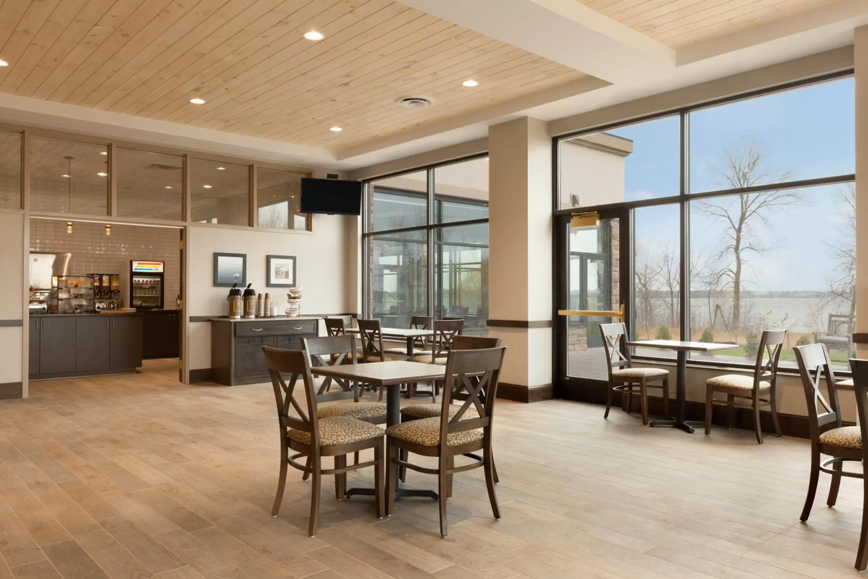Dining area, Restaurant/Places to Eat in Country Inn & Suites by Radisson, Bemidji, MN
