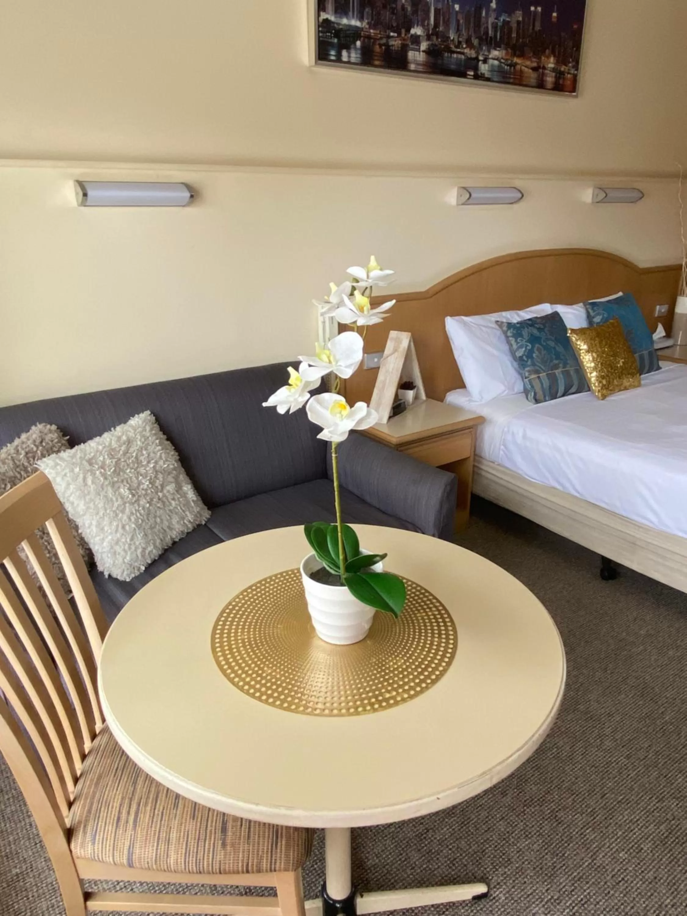 Bed in Marriott Park Motel