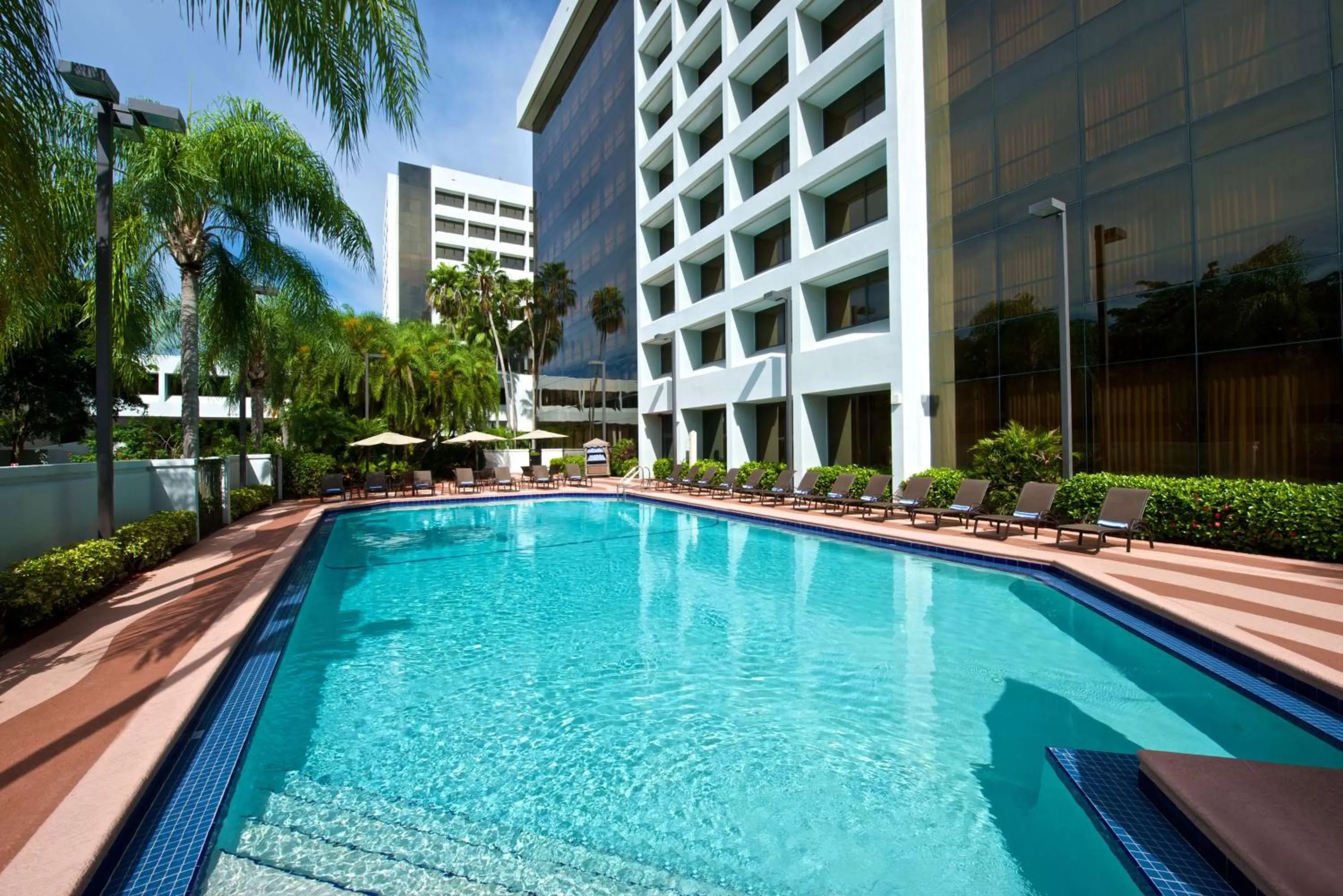 Property building in Embassy Suites by Hilton Palm Beach Gardens PGA Boulevard