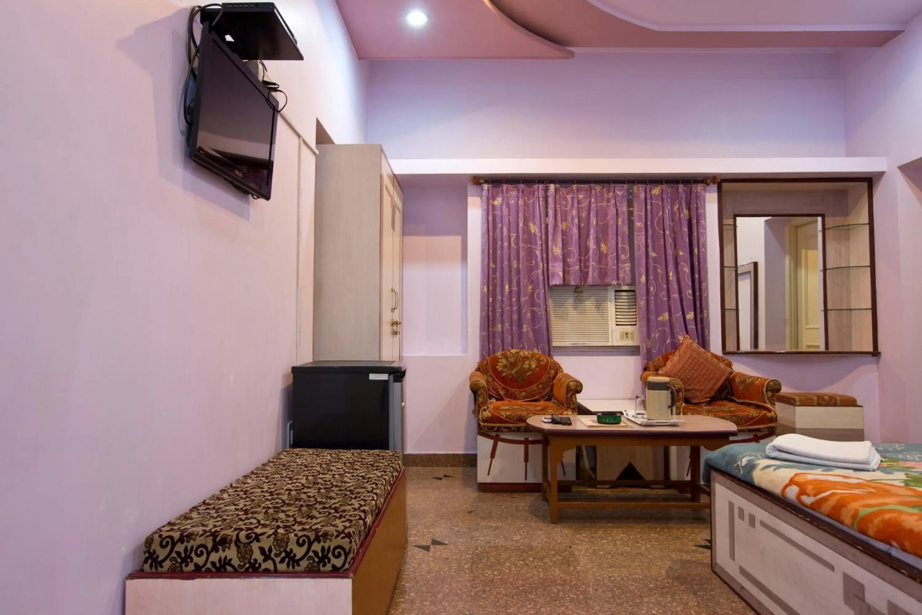 TV and multimedia, Seating Area in Hotel Kalyan