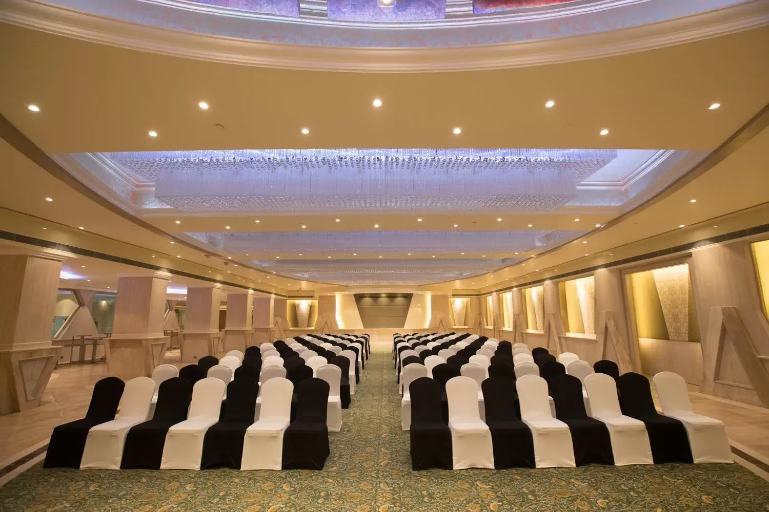 Banquet/Function facilities, Banquet Facilities in The Suryaa Hotel New Delhi