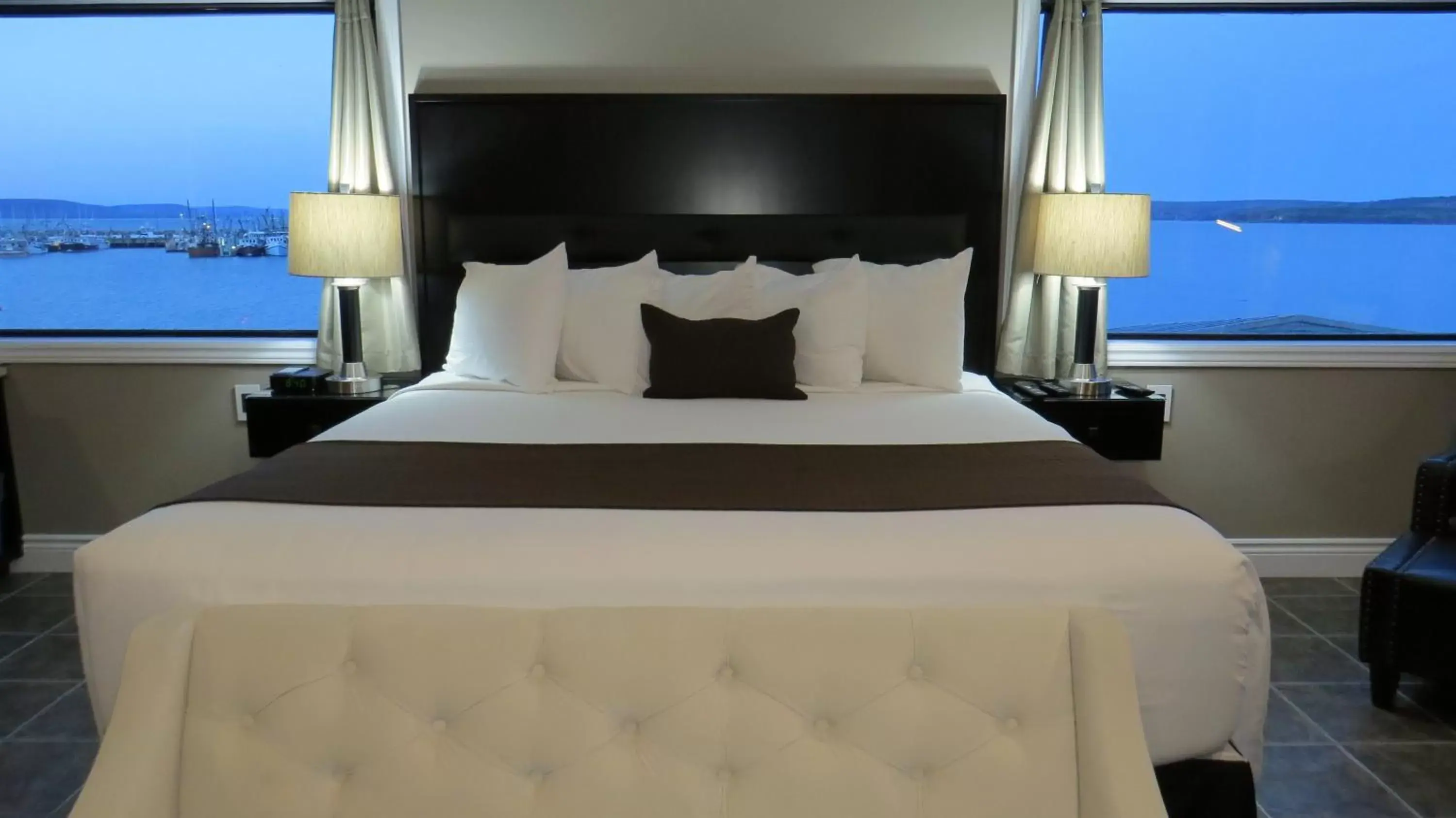 Bed in Dockside Suites