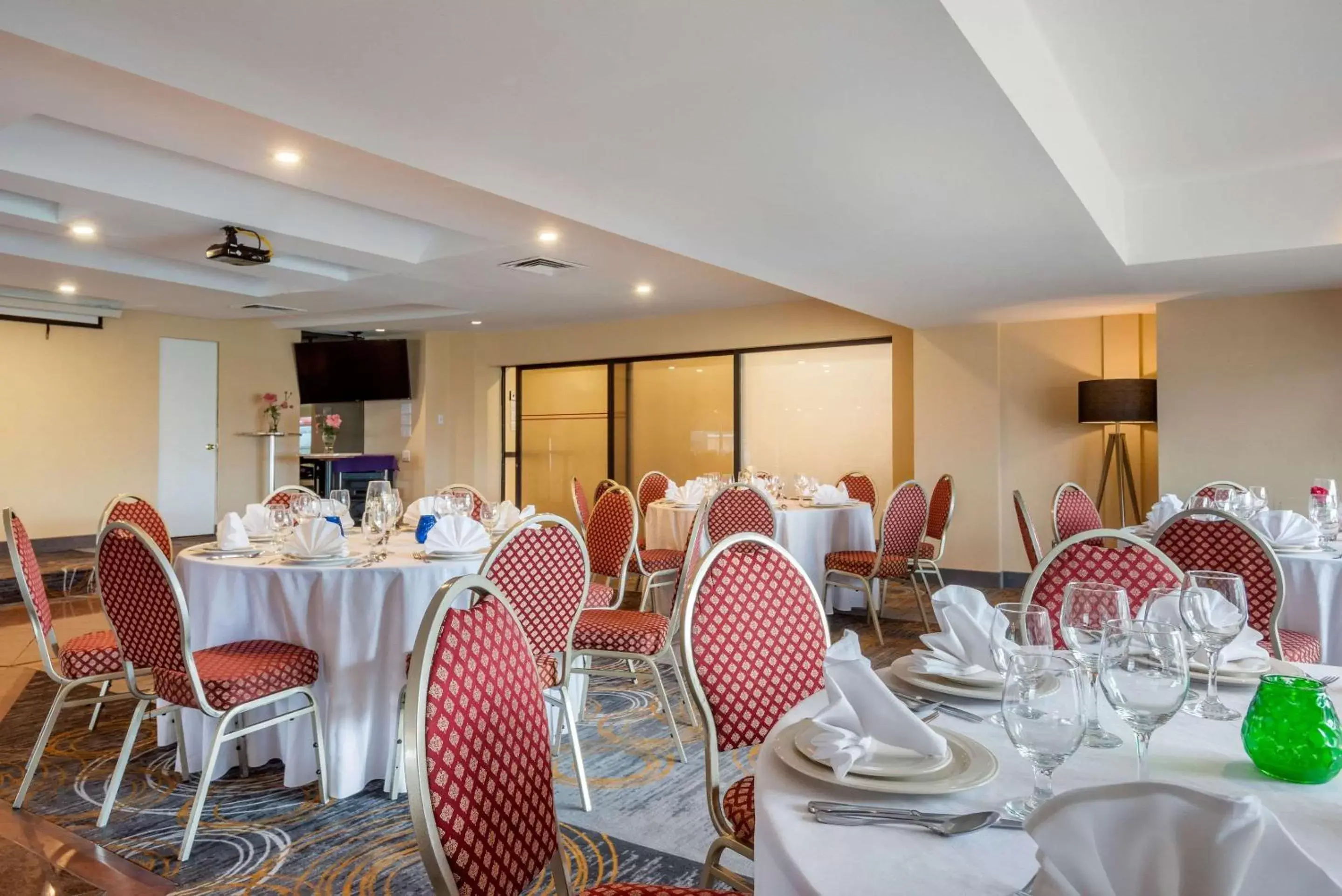 On site, Restaurant/Places to Eat in Quality Hotel Dorval