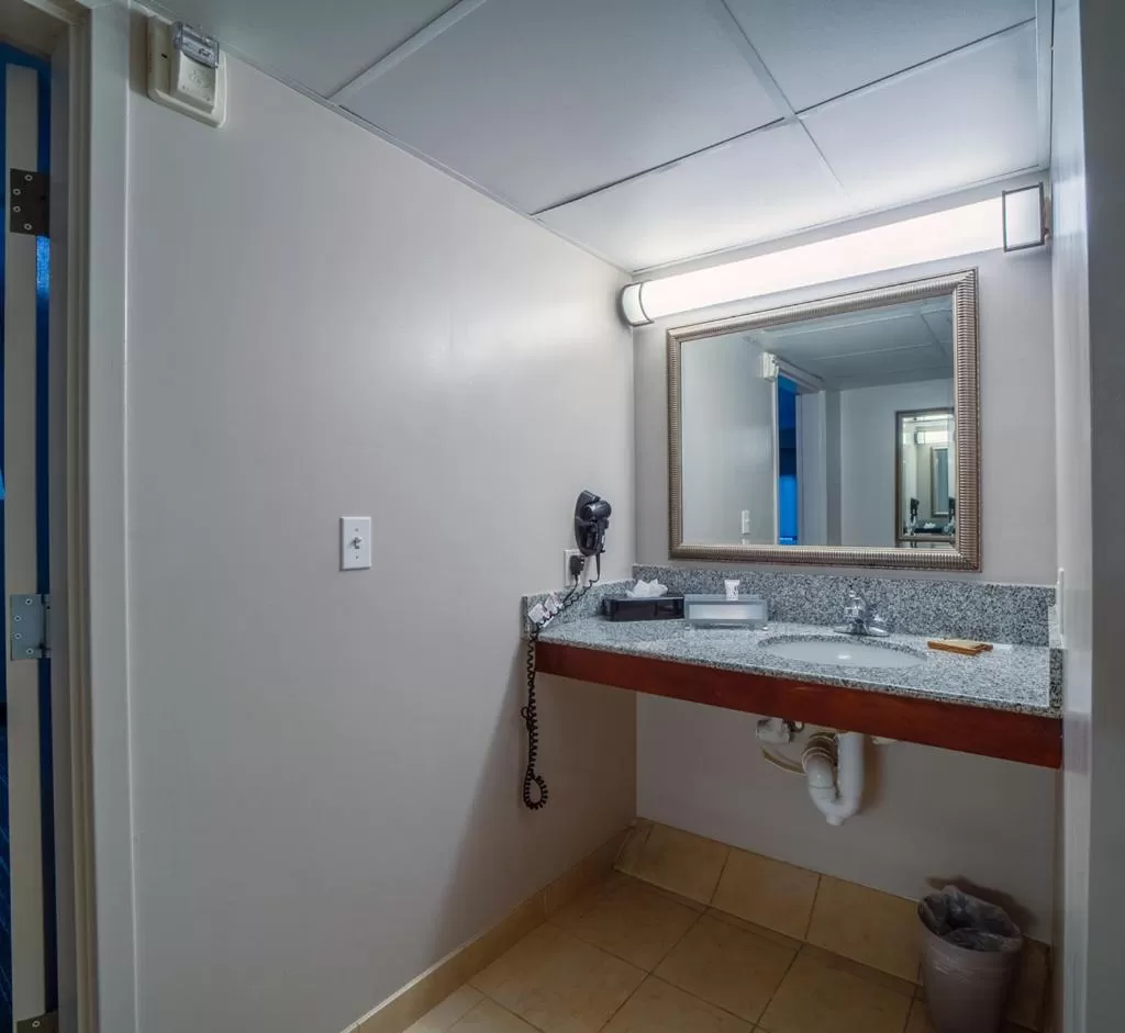 Bathroom in Country Inn & Suites by Radisson, Ontario at Ontario Mills, CA