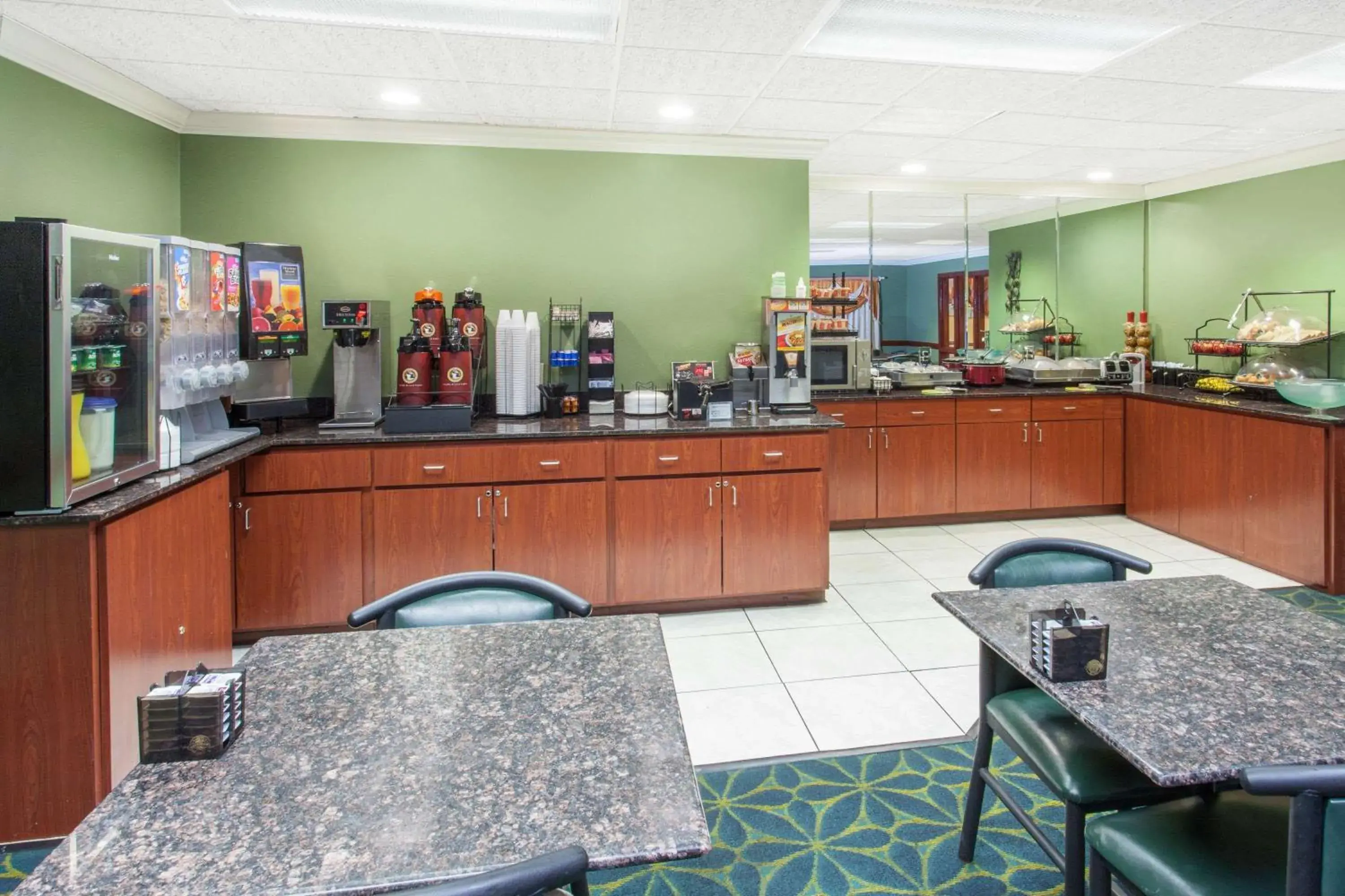 Restaurant/Places to Eat in Ramada Limited Decatur