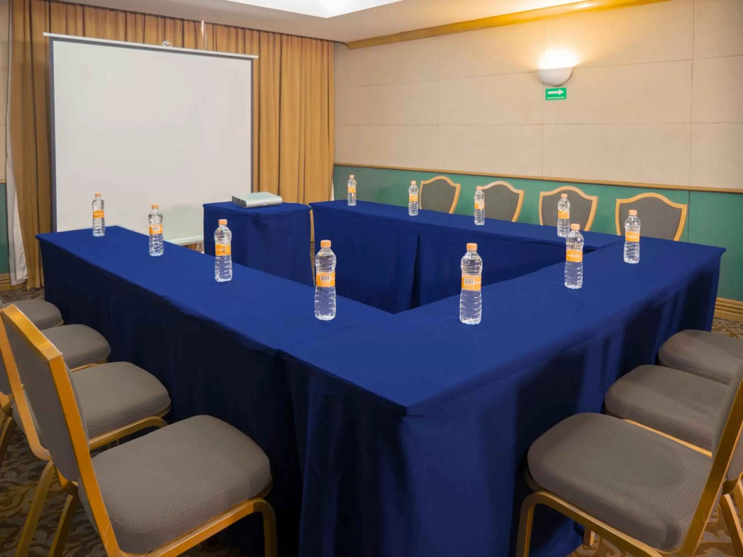 Meeting/conference room in Holiday Inn Express Torreon, an IHG Hotel