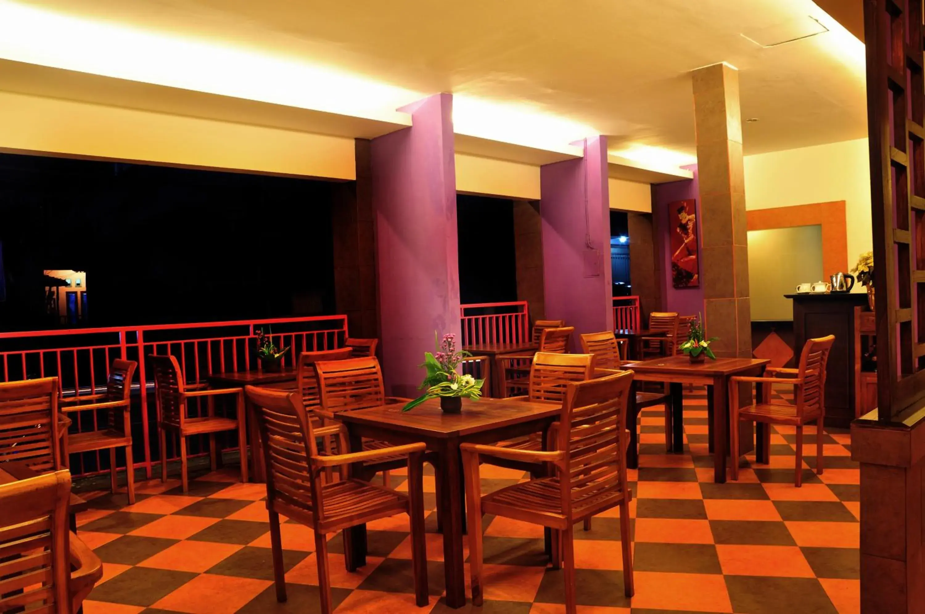 Night, Restaurant/Places to Eat in Matahari Guest House