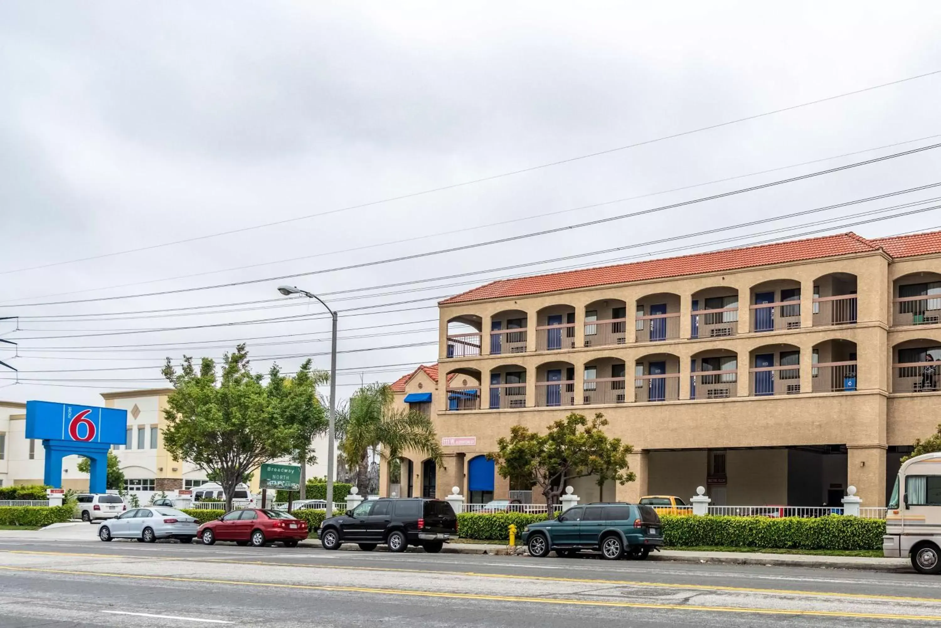 Property Building in Motel 6-Gardena, CA - South