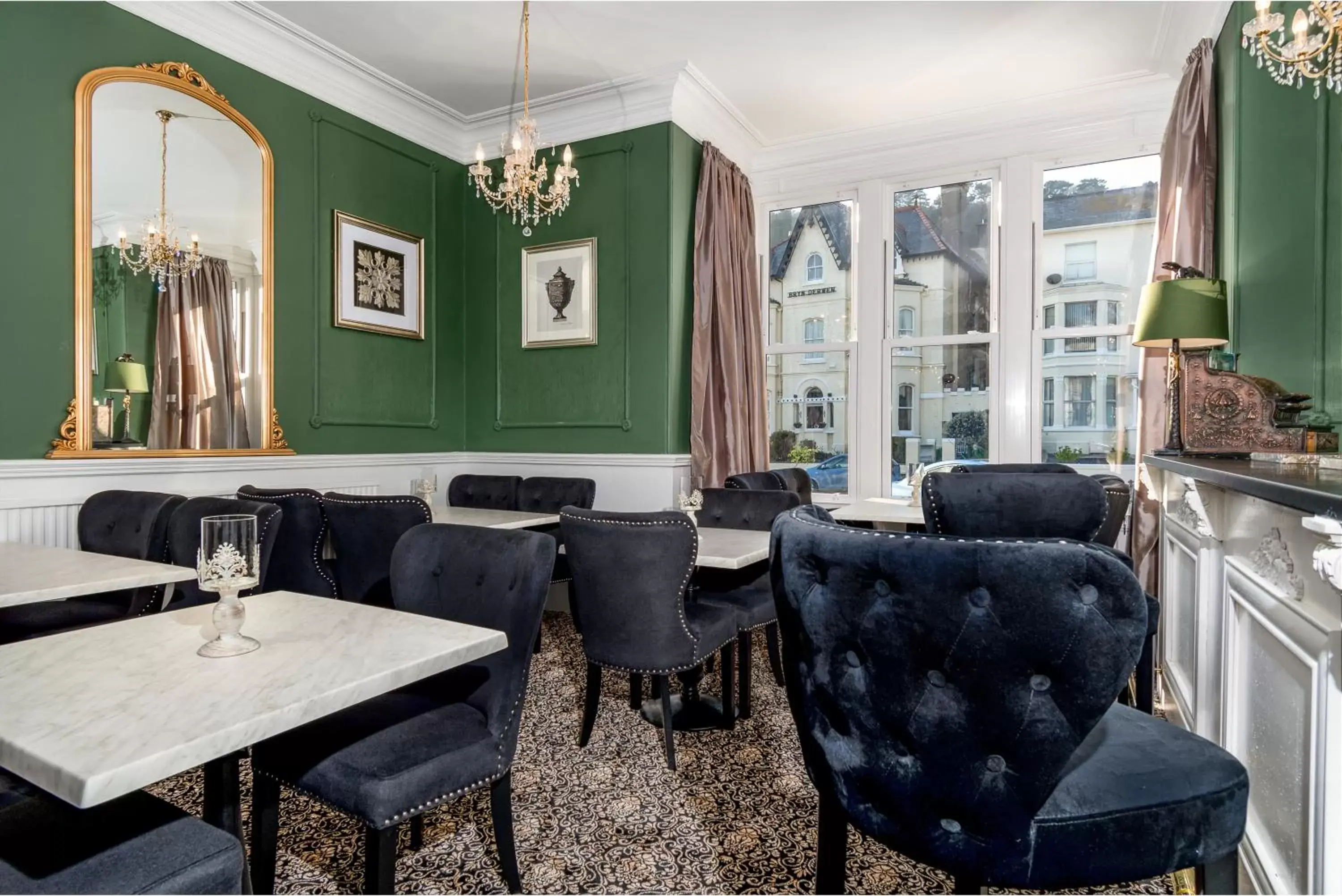 Food and drinks, Restaurant/Places to Eat in Lansdowne House with Private Car Park