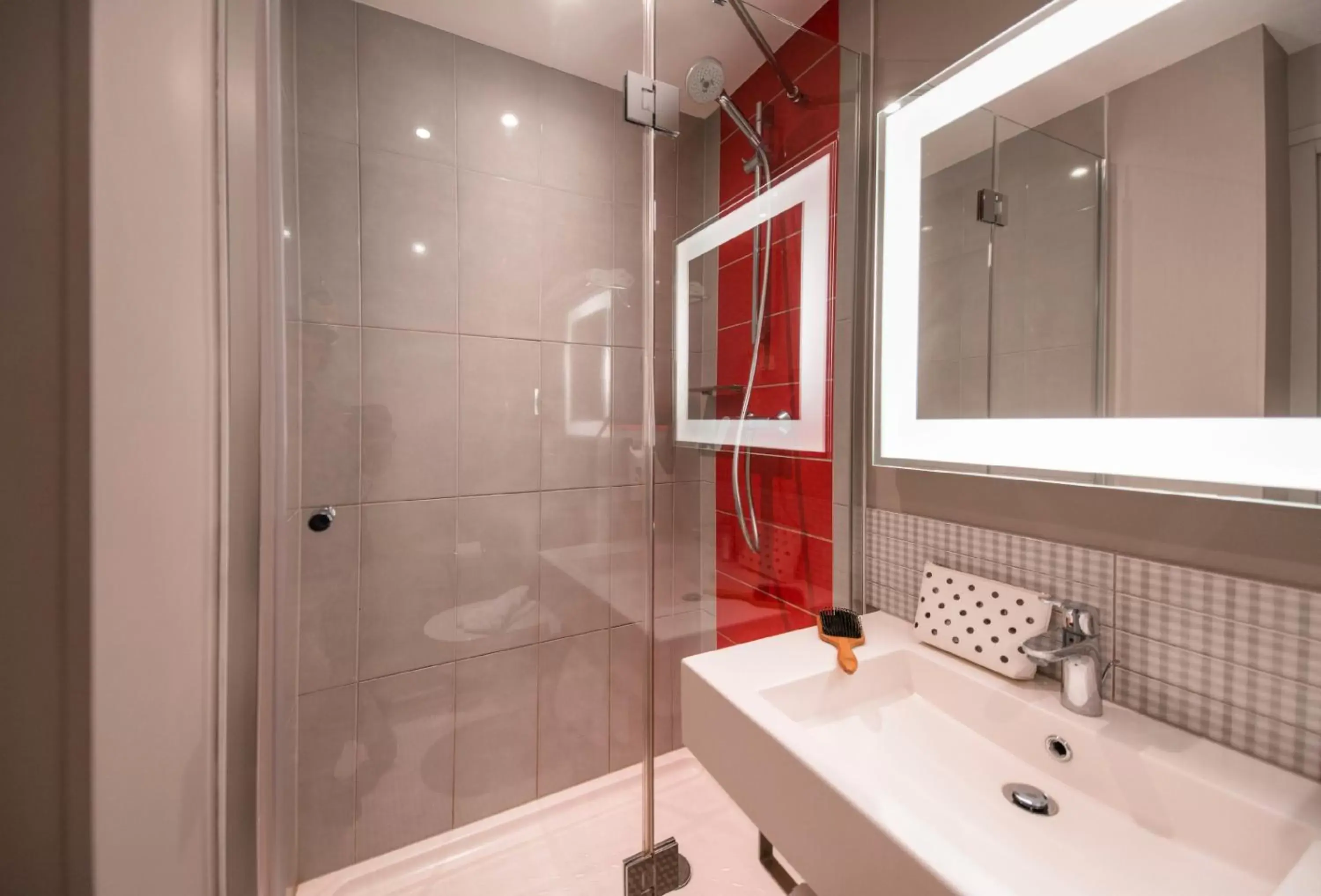 Shower, Bathroom in ibis Styles Lille Centre Grand Place