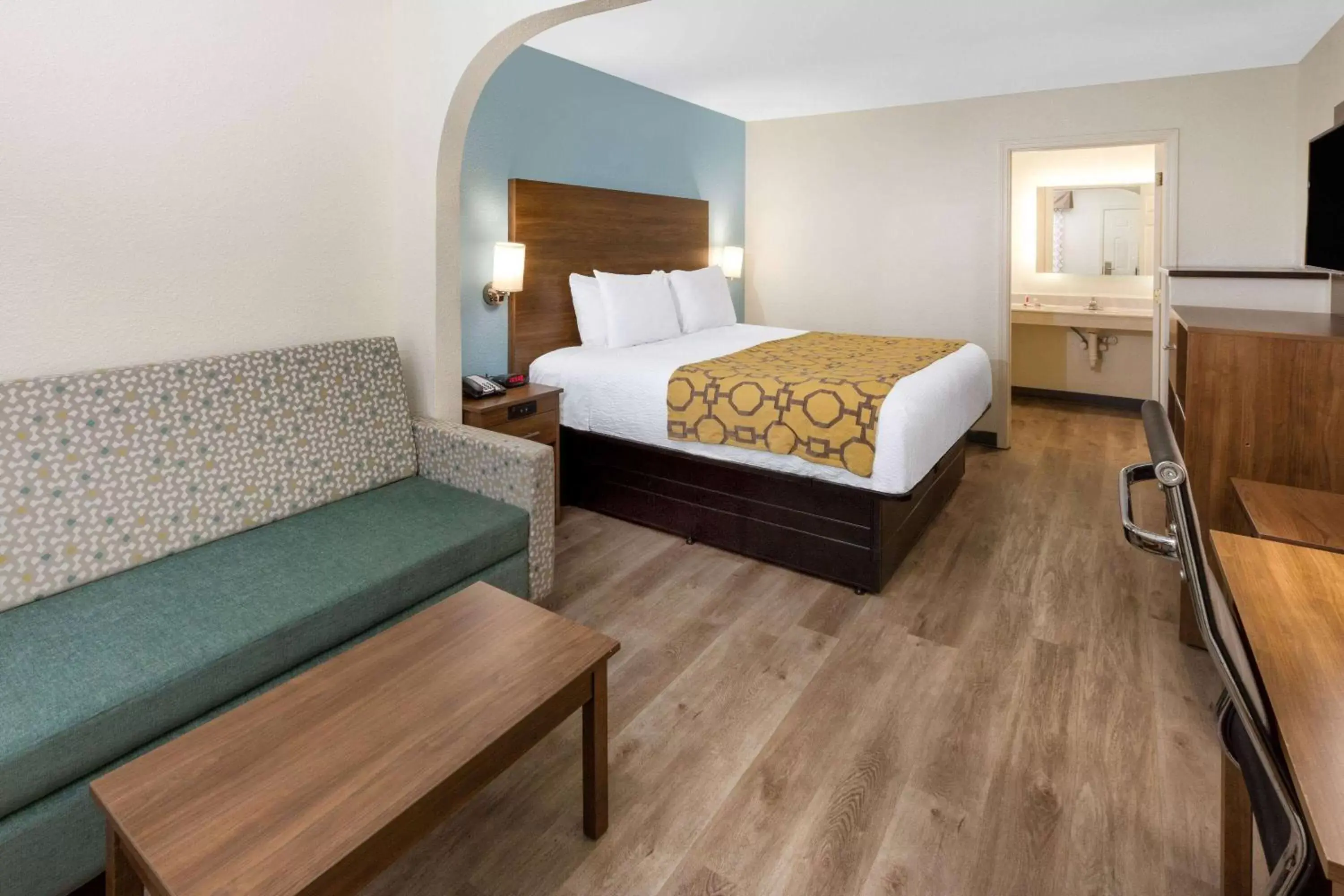 Photo of the whole room, Bed in Baymont by Wyndham Biloxi - Ocean Springs