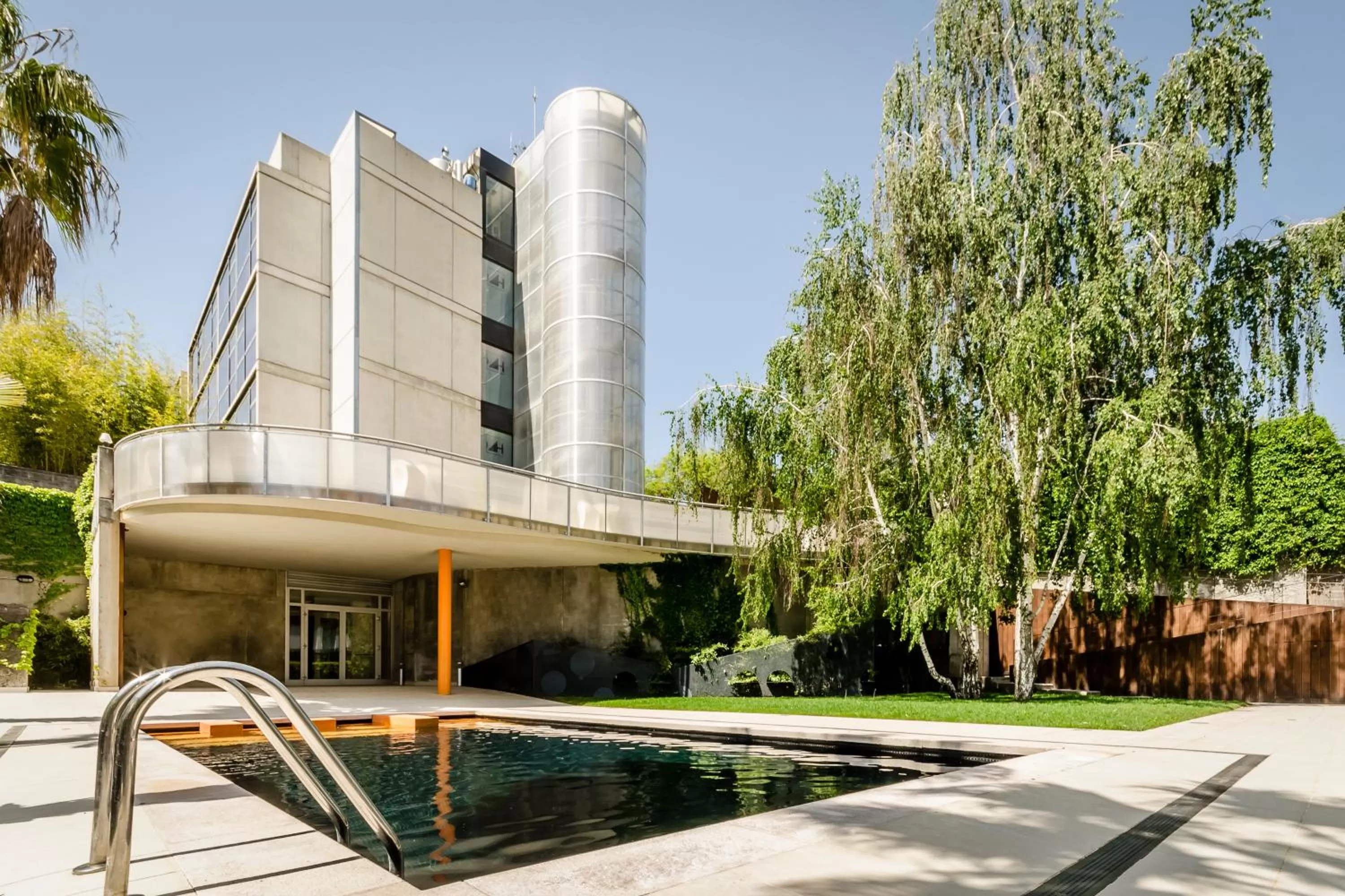 Facade/entrance in Ikonik Anglí