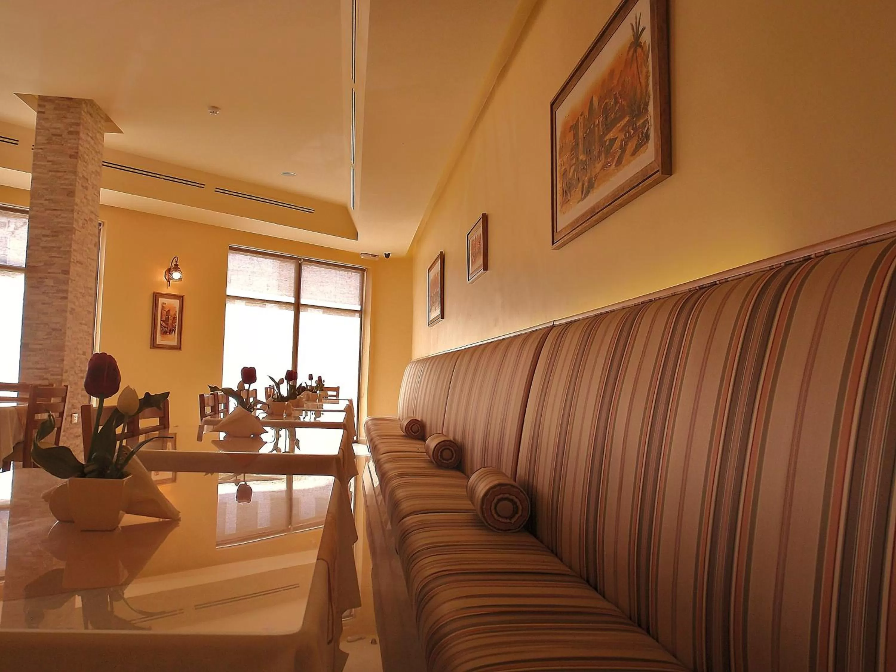 Restaurant/places to eat in Mosaic City Hotel