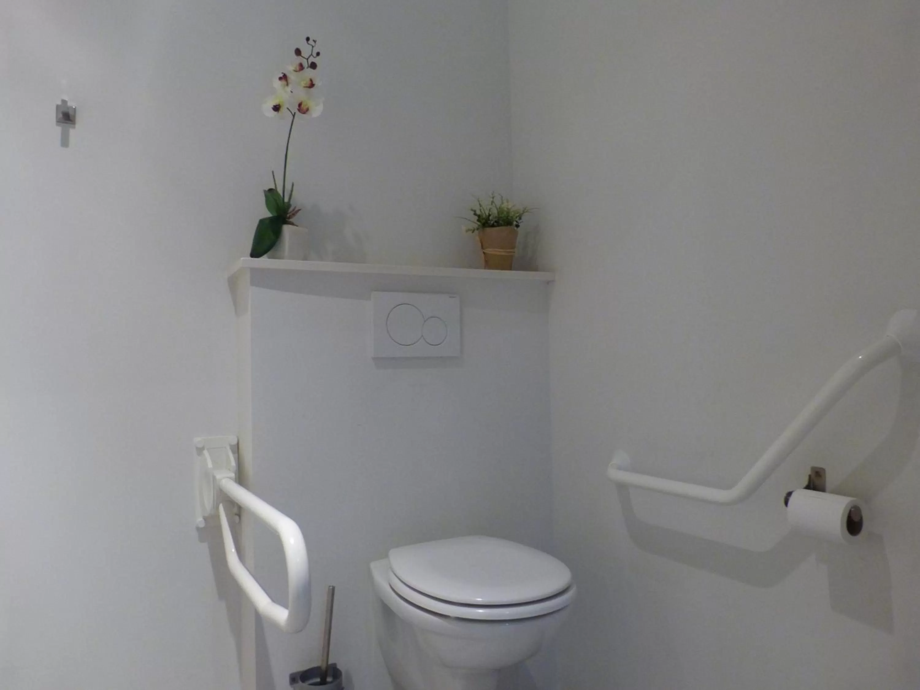 Toilet in Hotel Saint Daniel
