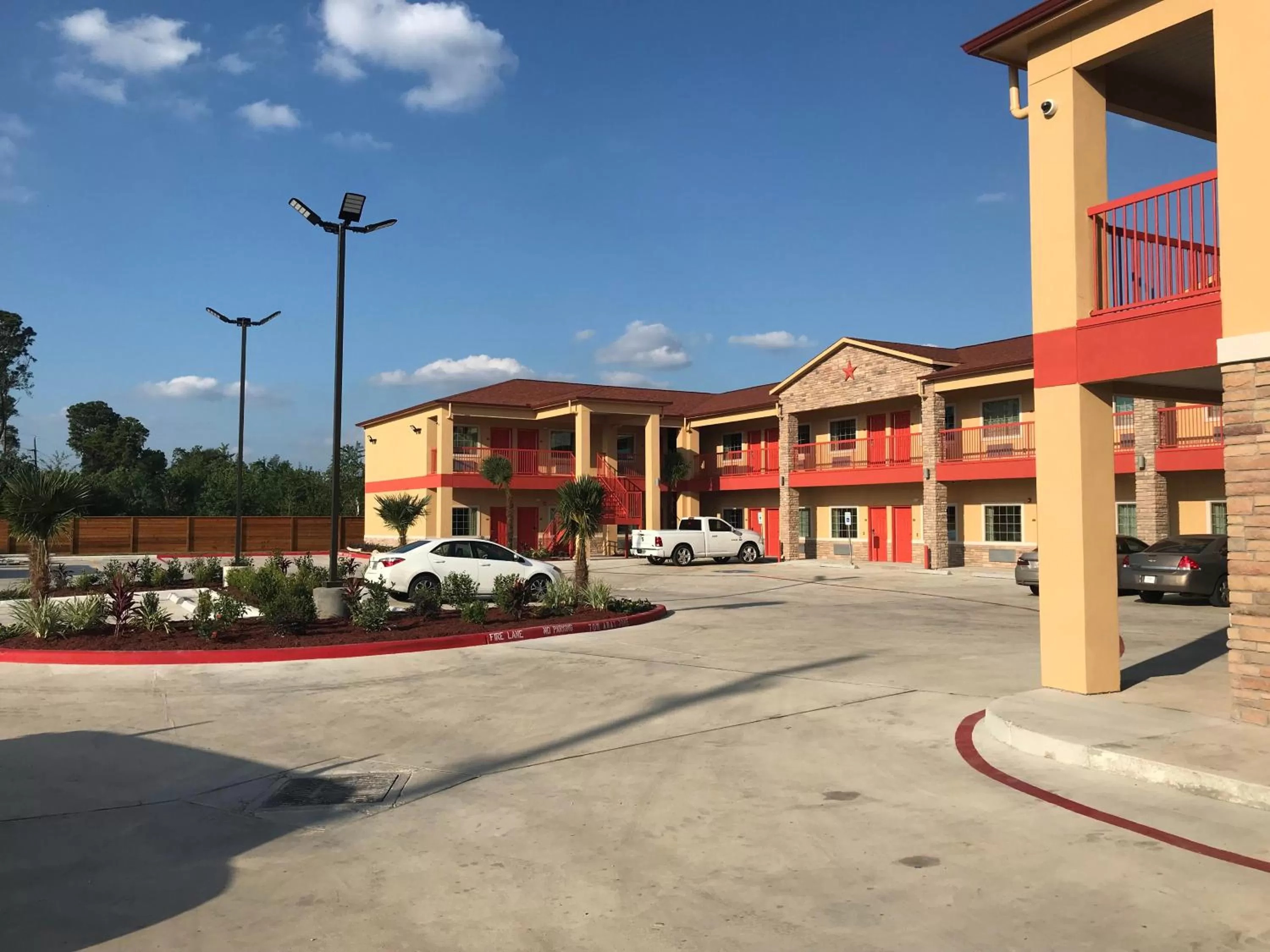 Property building in Scottish Inn & Suites - IAH Airport