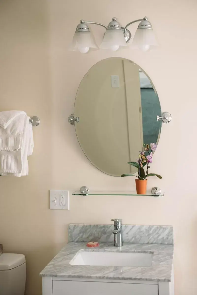 Bathroom in The Salem Inn