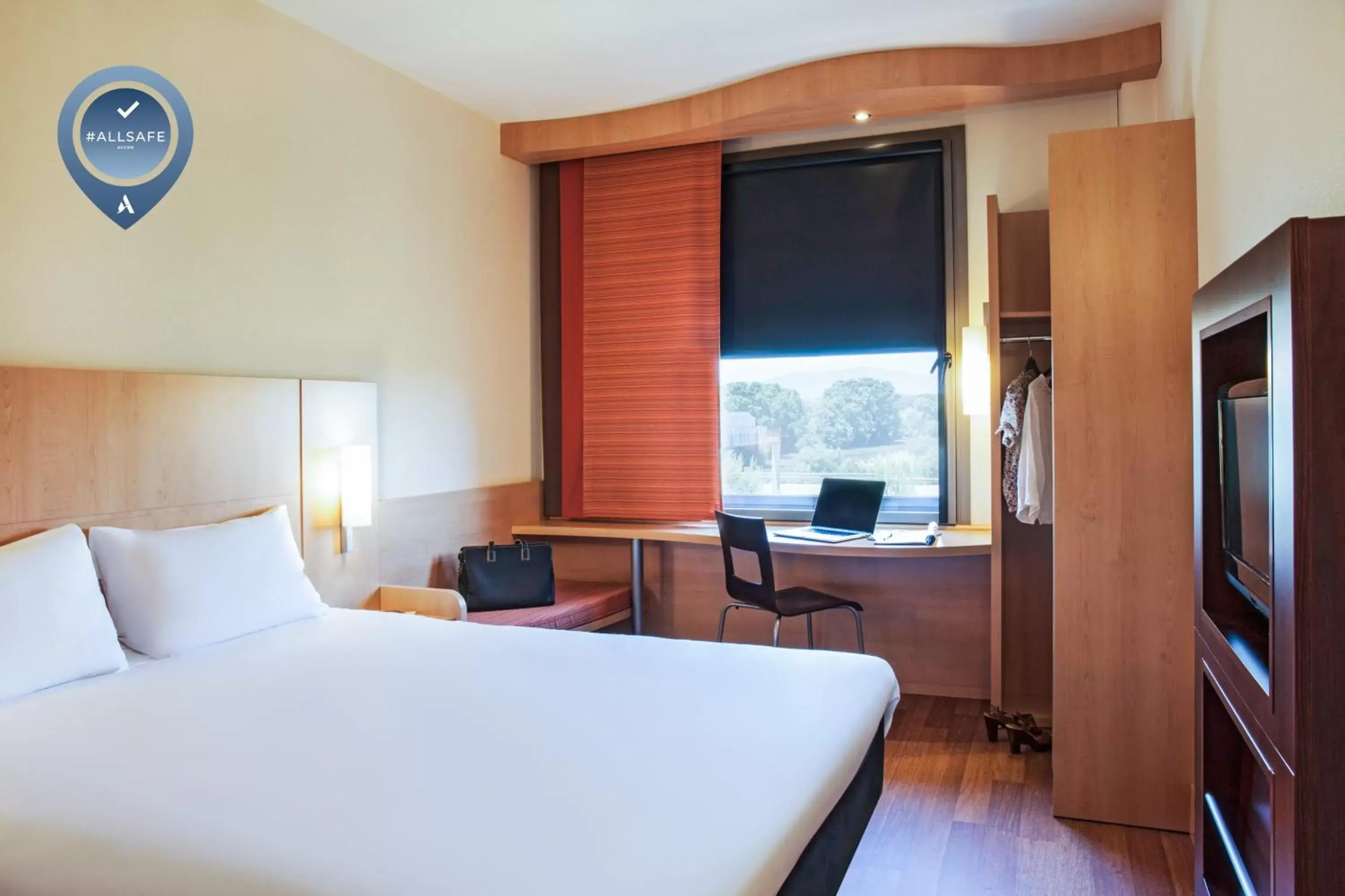 Bed in Ibis Lleida Bed in Ibis Lleida