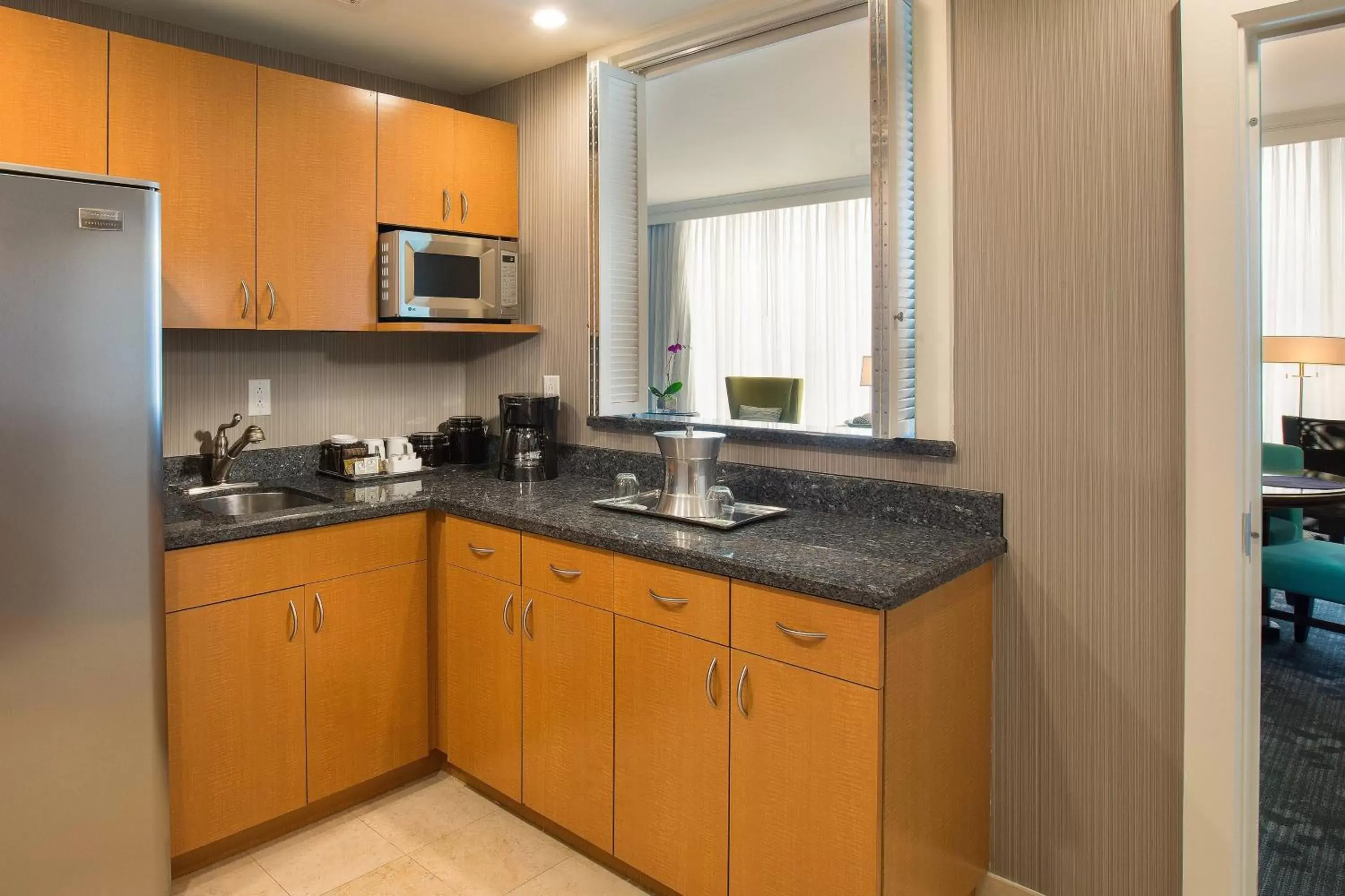 Kitchen or kitchenette, Kitchen/Kitchenette in Courtyard by Marriott Fort Lauderdale Beach