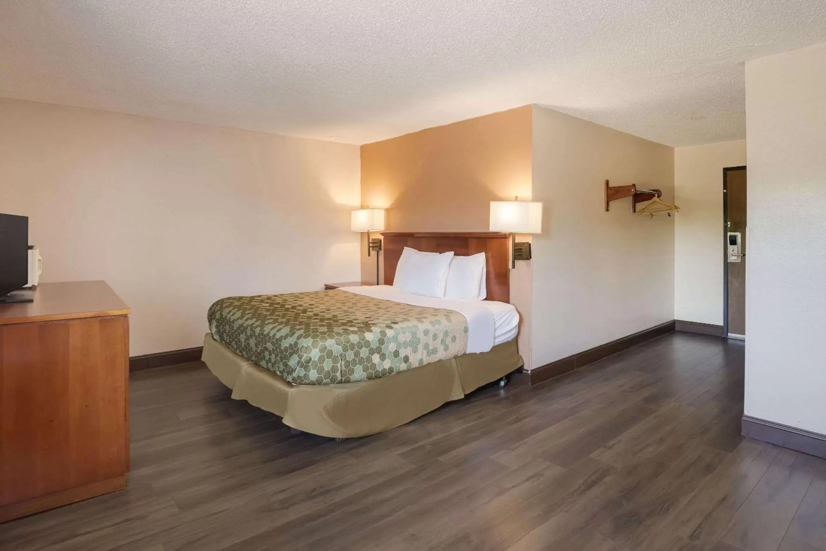 Bedroom, Bed in Rodeway Inn